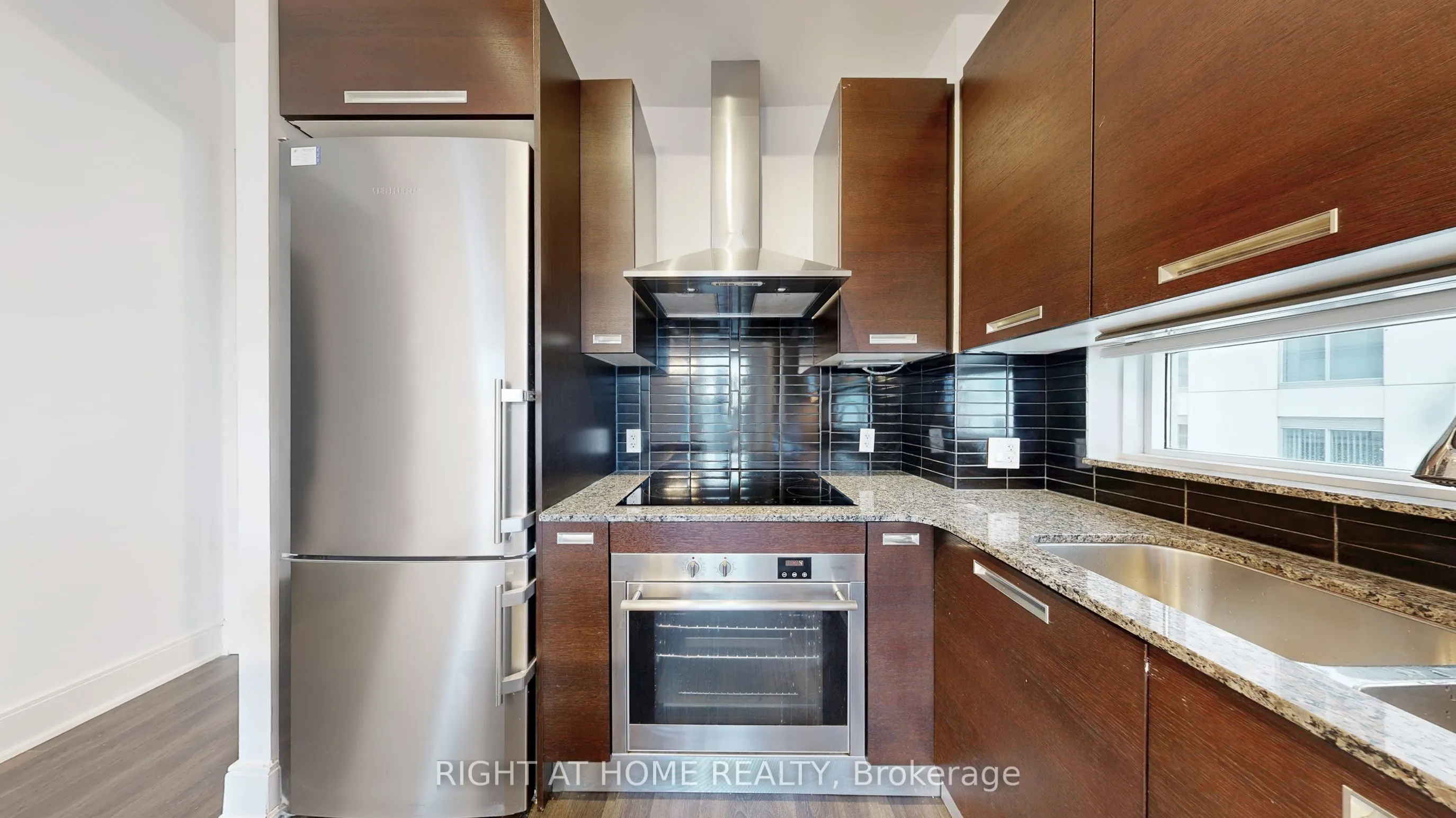 21 Balmuto Street, #1901