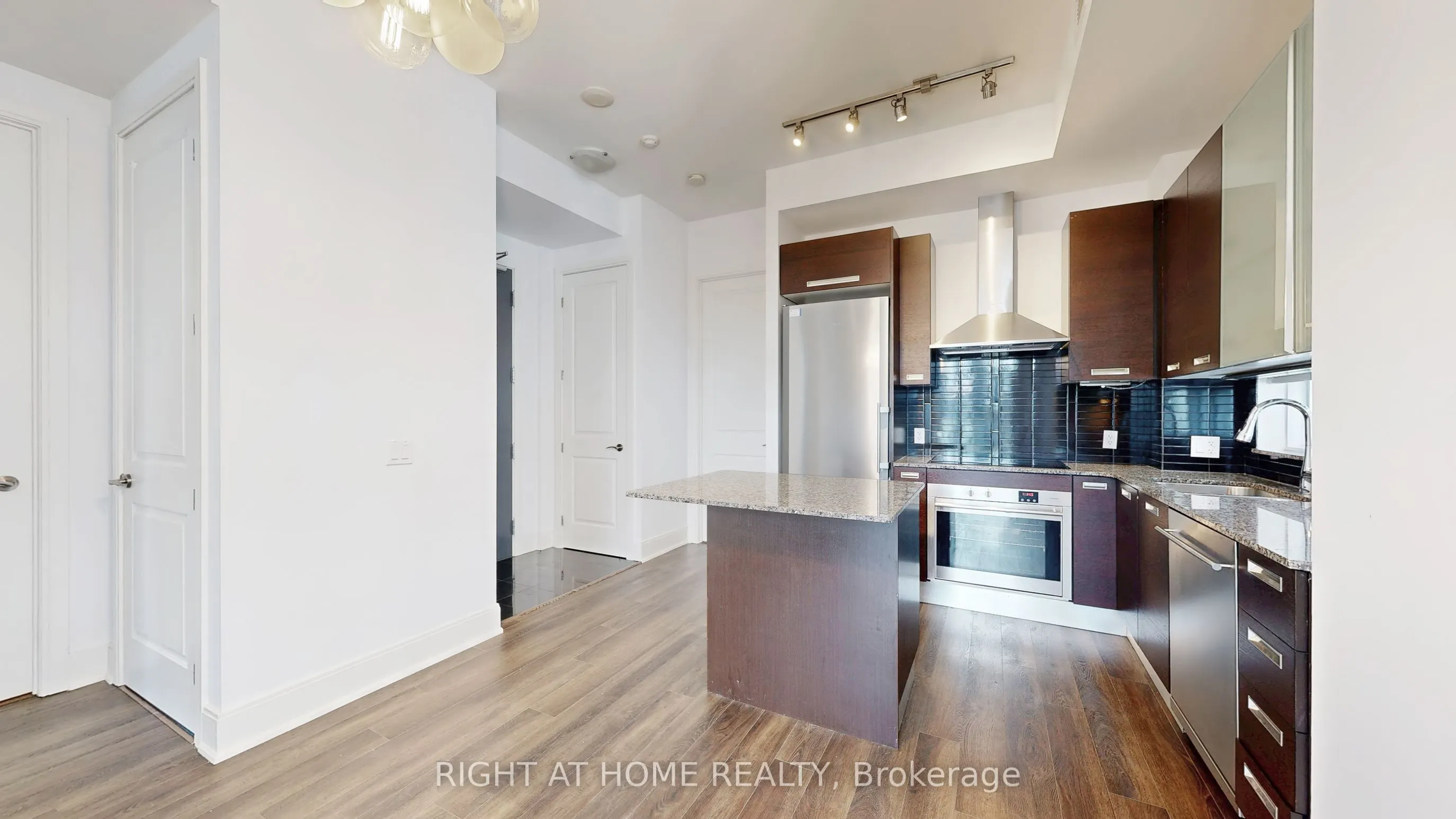 21 Balmuto Street, #1901