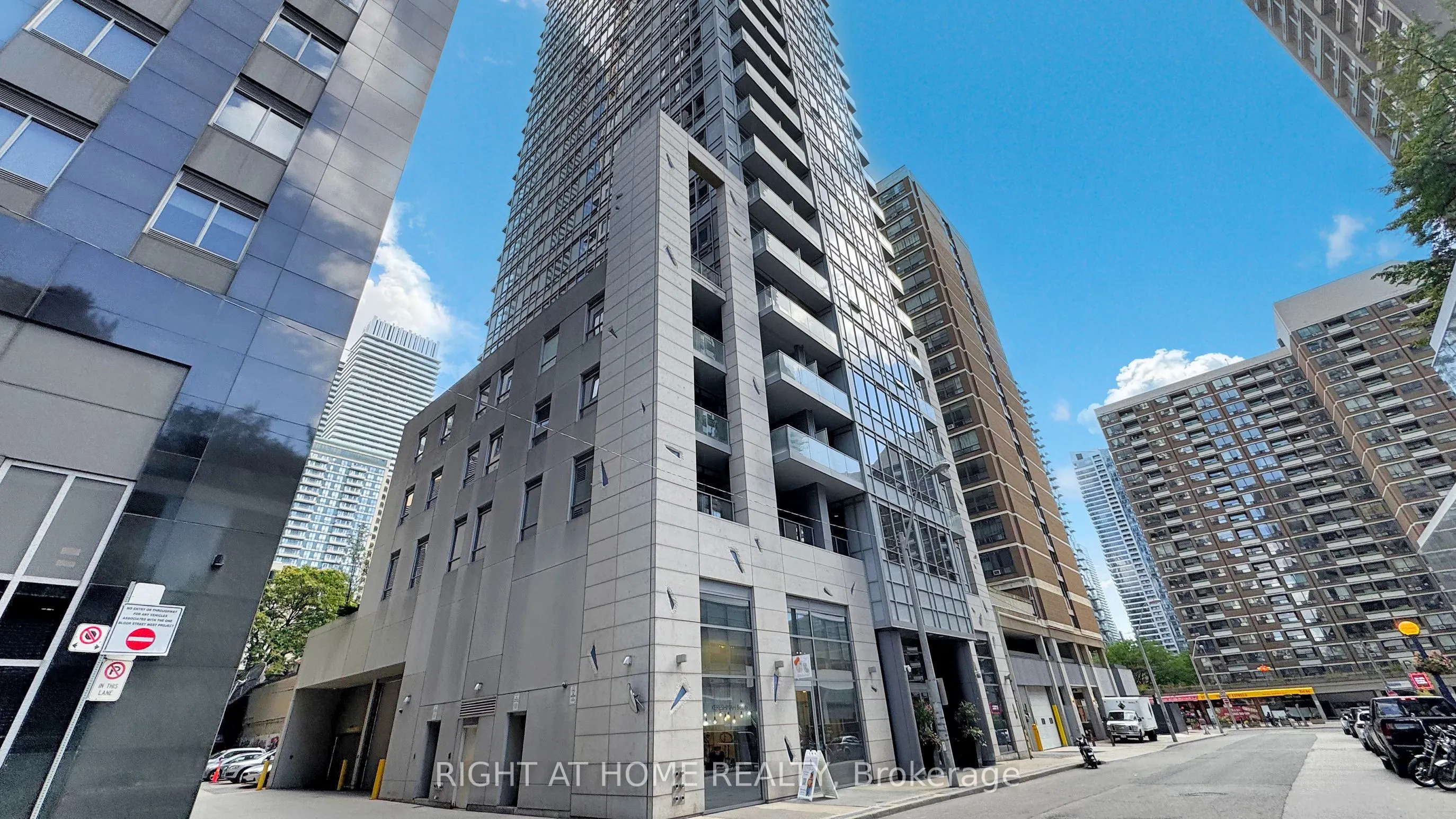 21 Balmuto Street, #1901