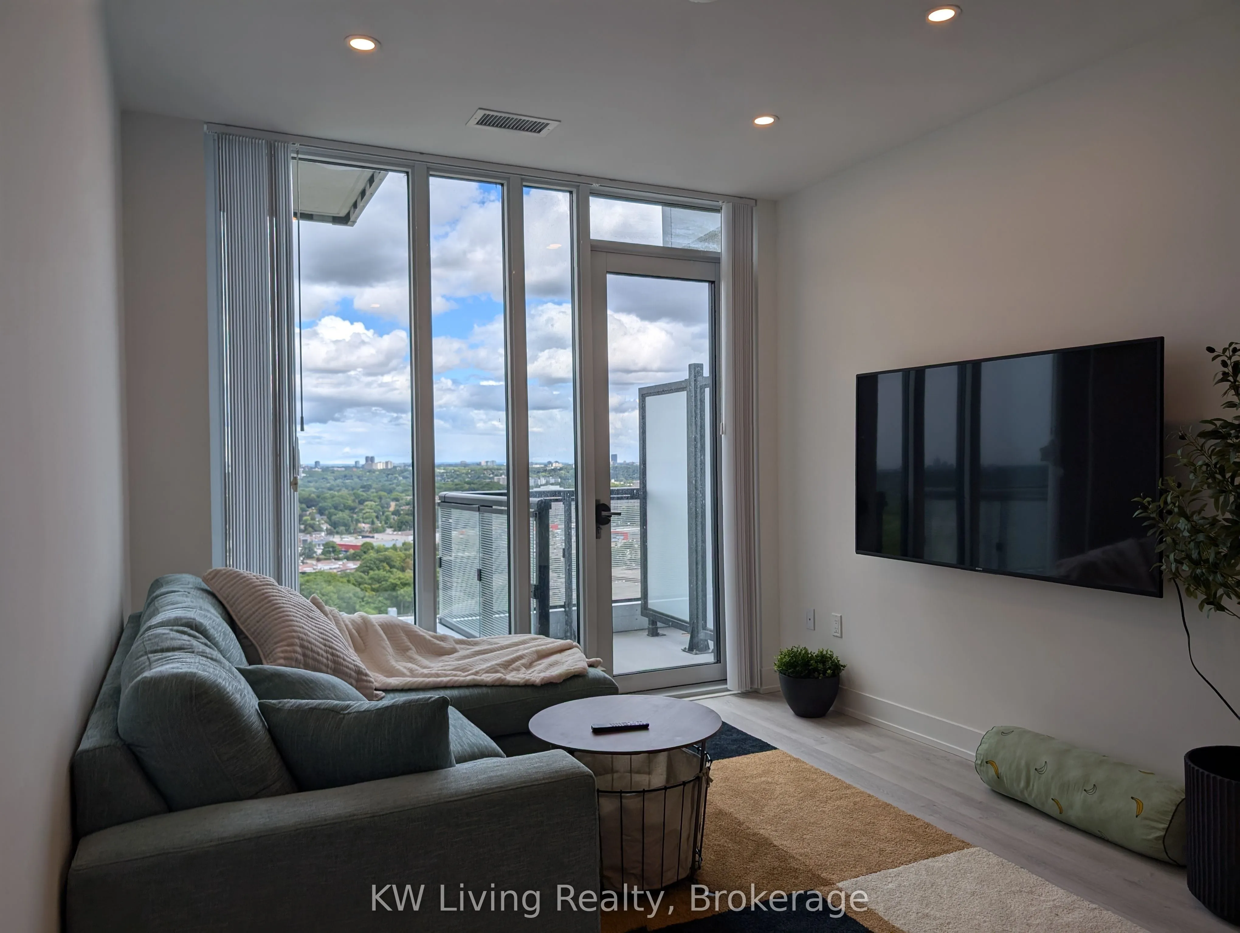 20 Inn On The Park Drive, #2738