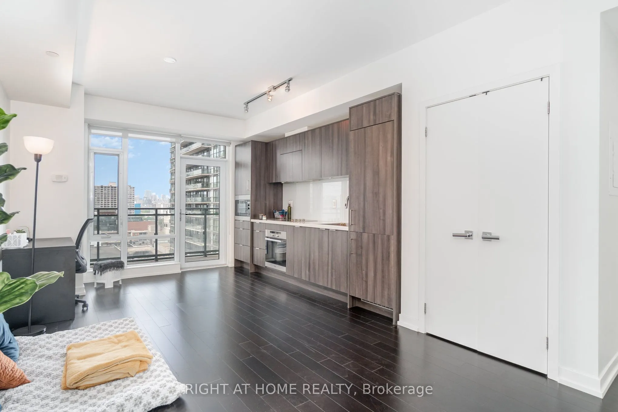 21 Widmer Street, #1403