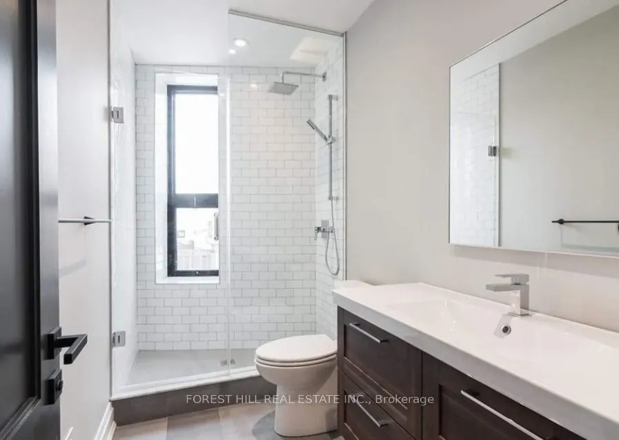 1216 Dundas Street W, #2nd Flr