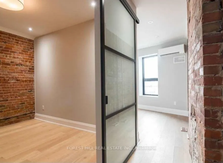 1216 Dundas Street W, #2nd Flr
