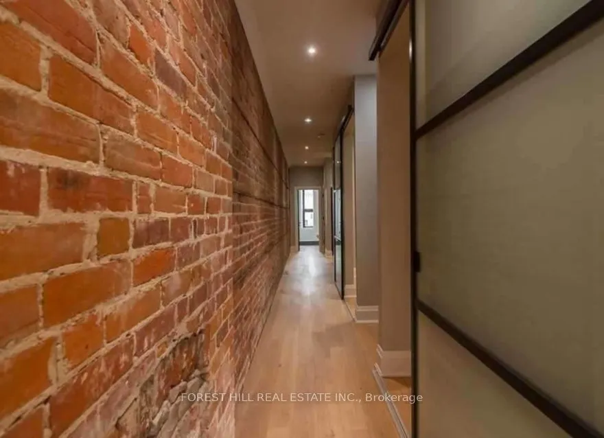 1216 Dundas Street W, #2nd Flr