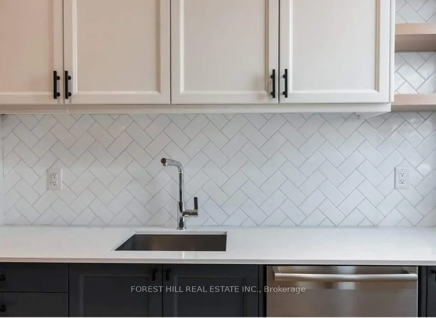 1216 Dundas Street W, #2nd Flr