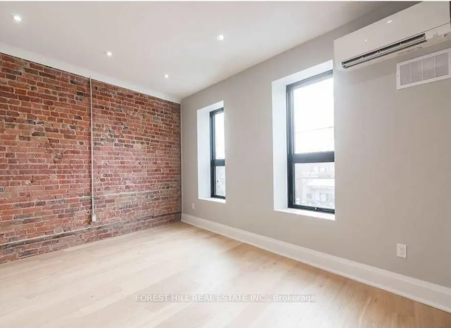 1216 Dundas Street W, #2nd Flr