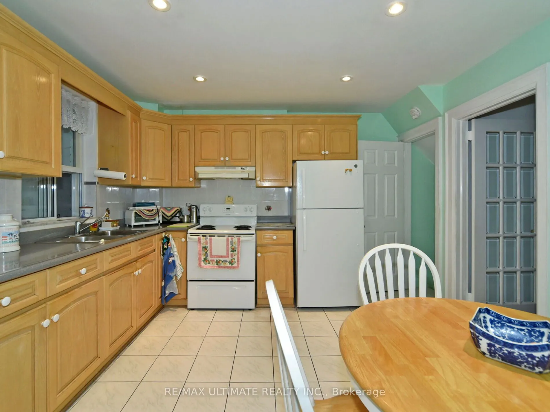 86 CHERRYWOOD Avenue