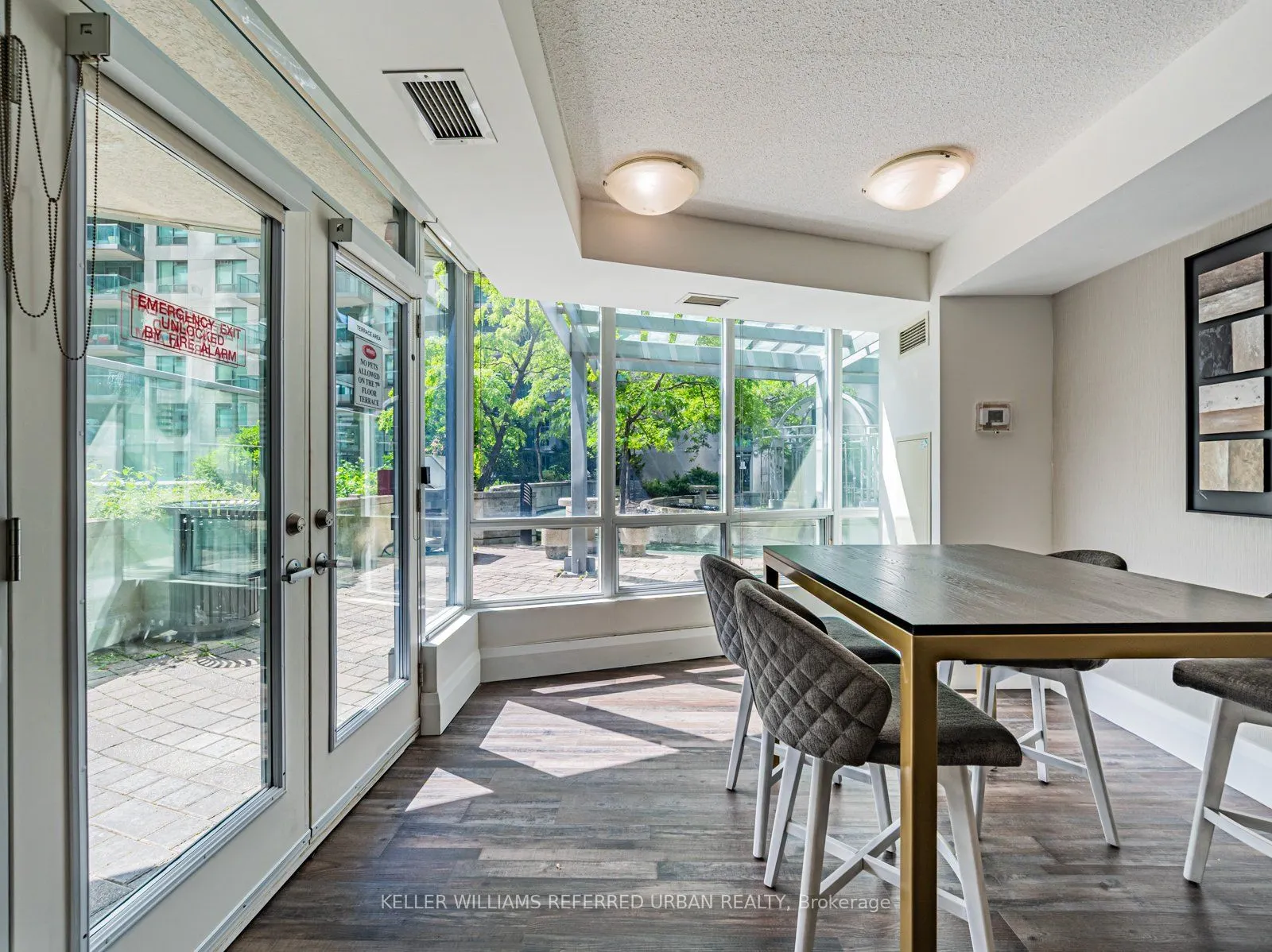 30 Grand Trunk Crescent, #705