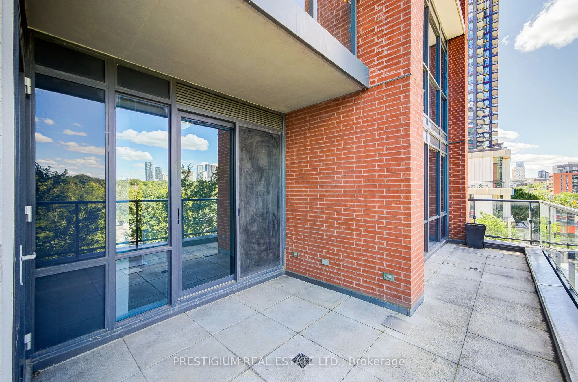 170 Sumach Street, #418