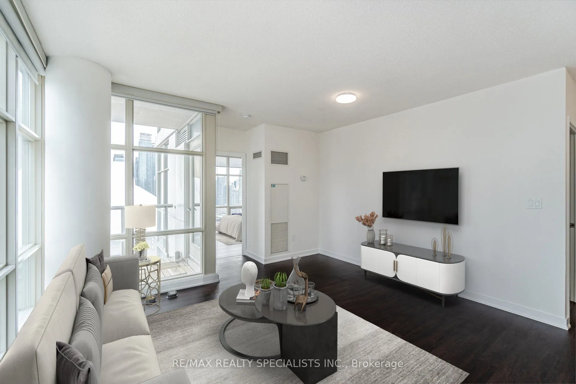 10 Navy Wharf Court, #2706