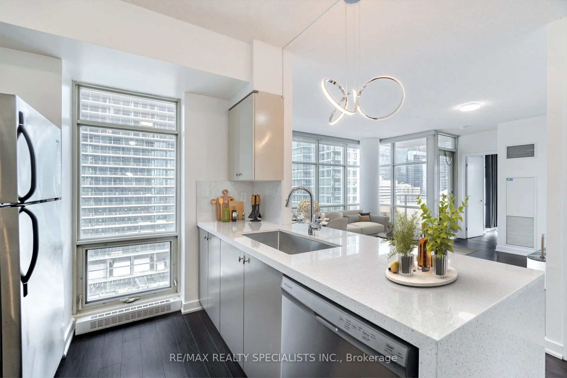 10 Navy Wharf Court, #2706