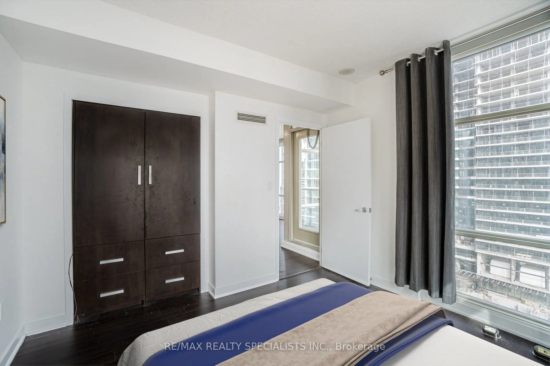 10 Navy Wharf Court, #2706