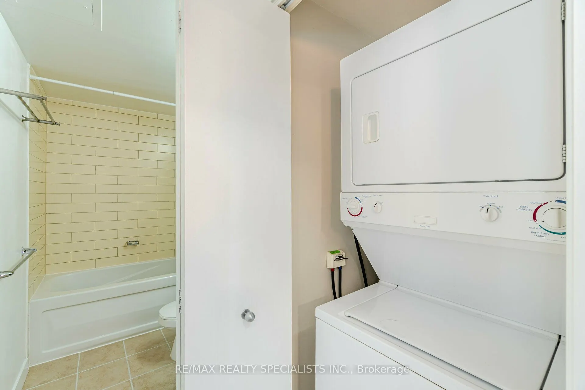 10 Navy Wharf Court, #2706