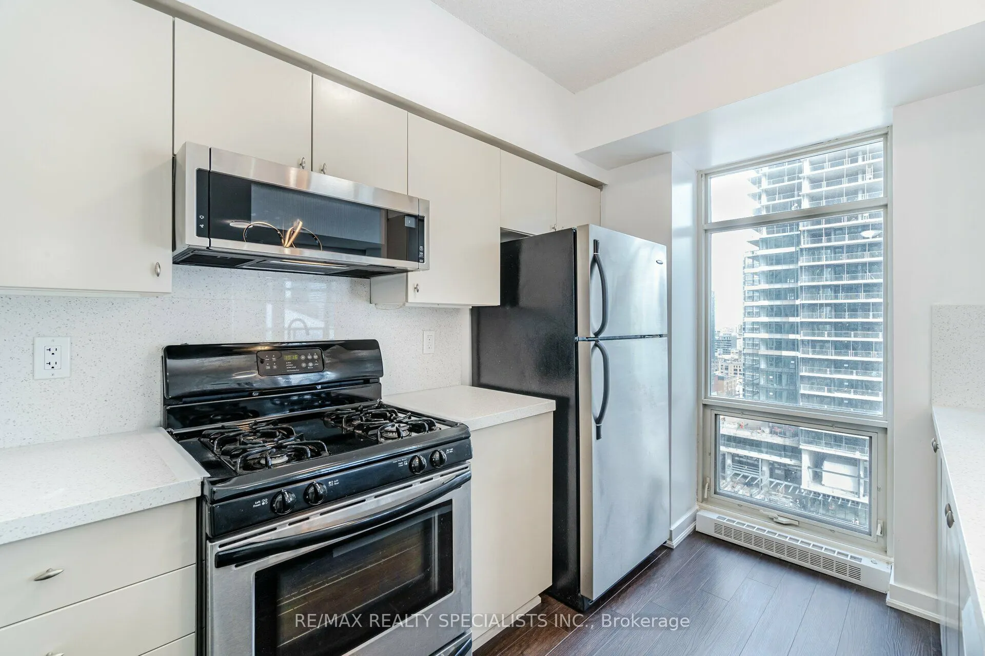 10 Navy Wharf Court, #2706