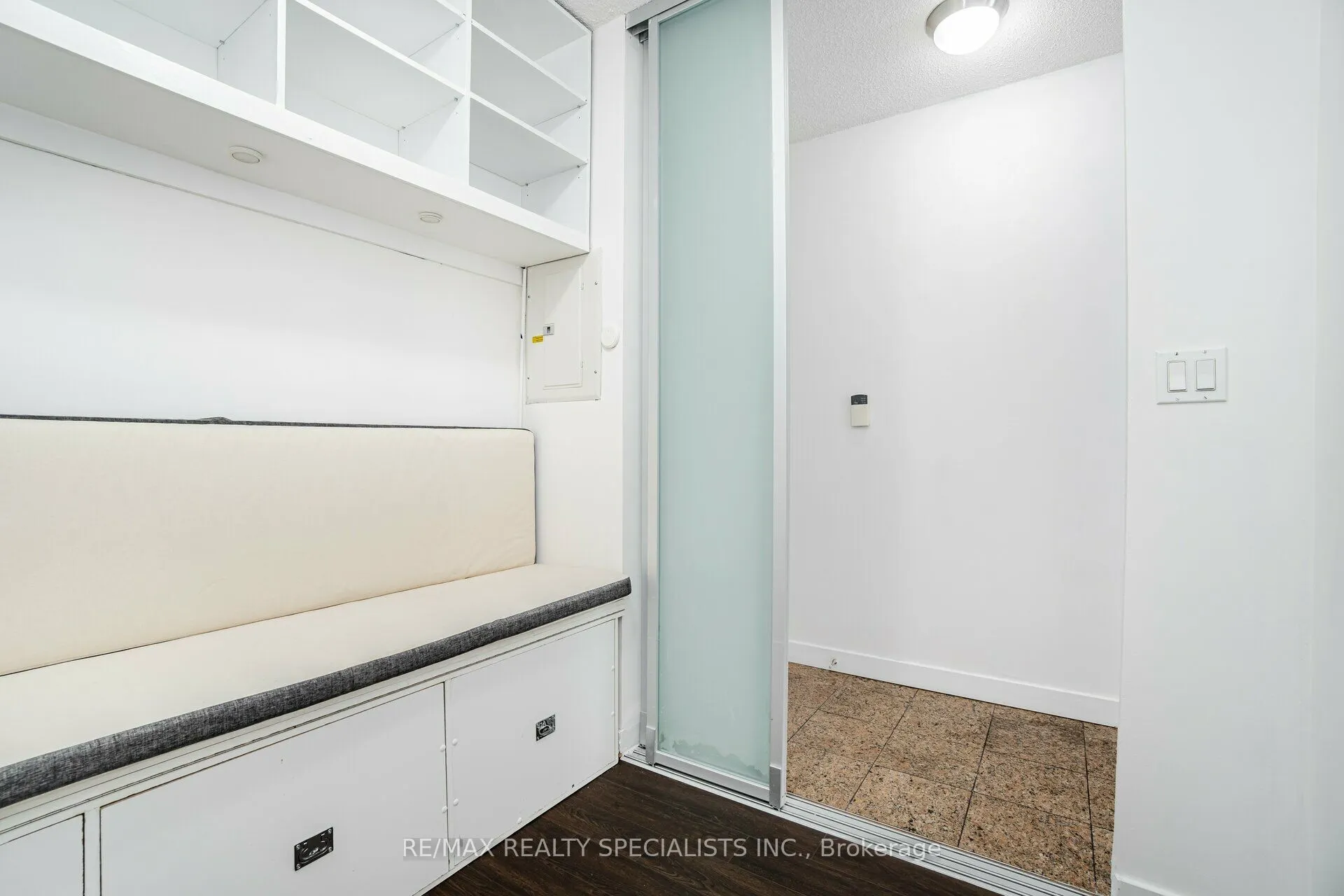 10 Navy Wharf Court, #2706