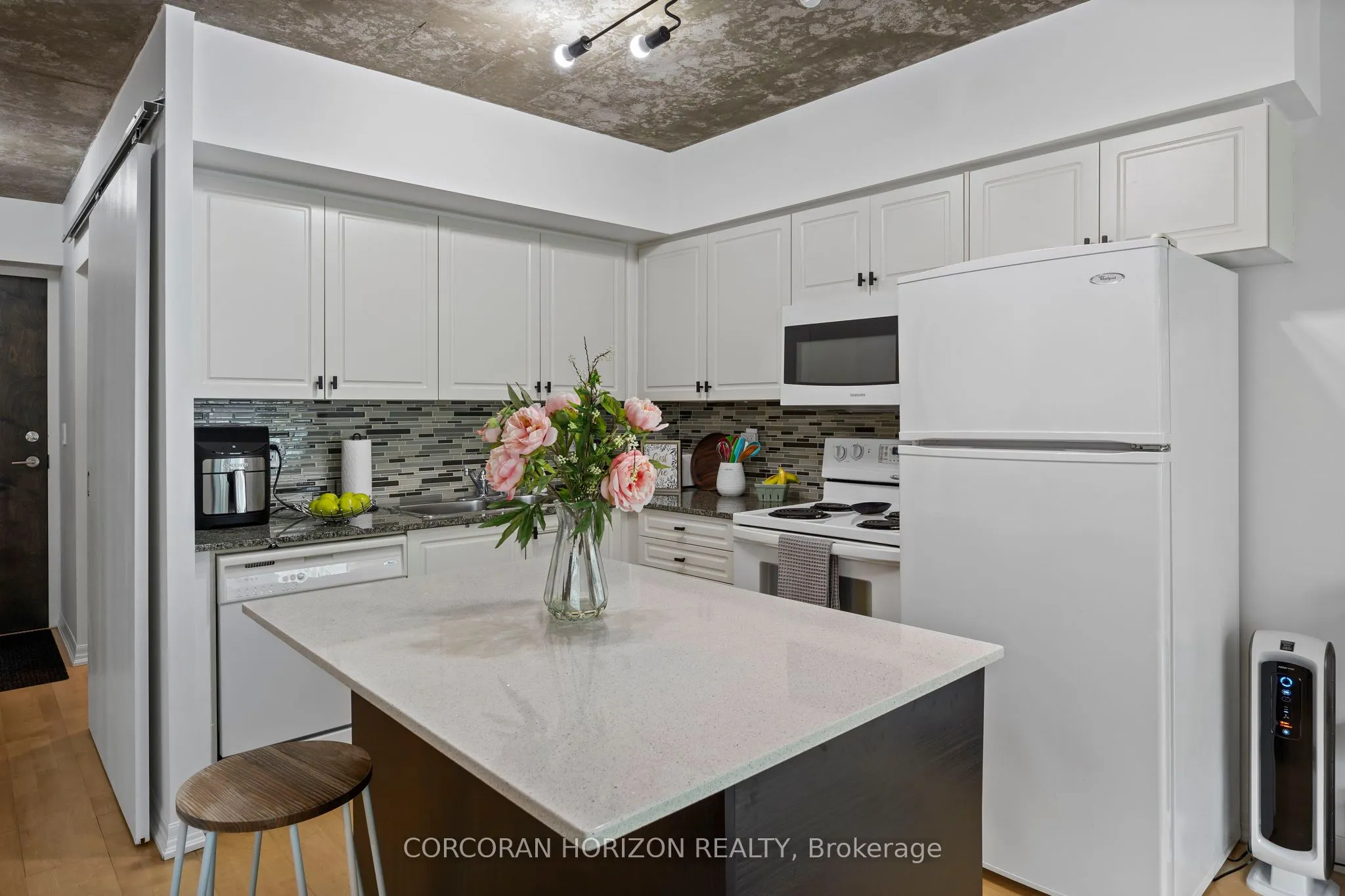 22 Wellesley Street E, #507