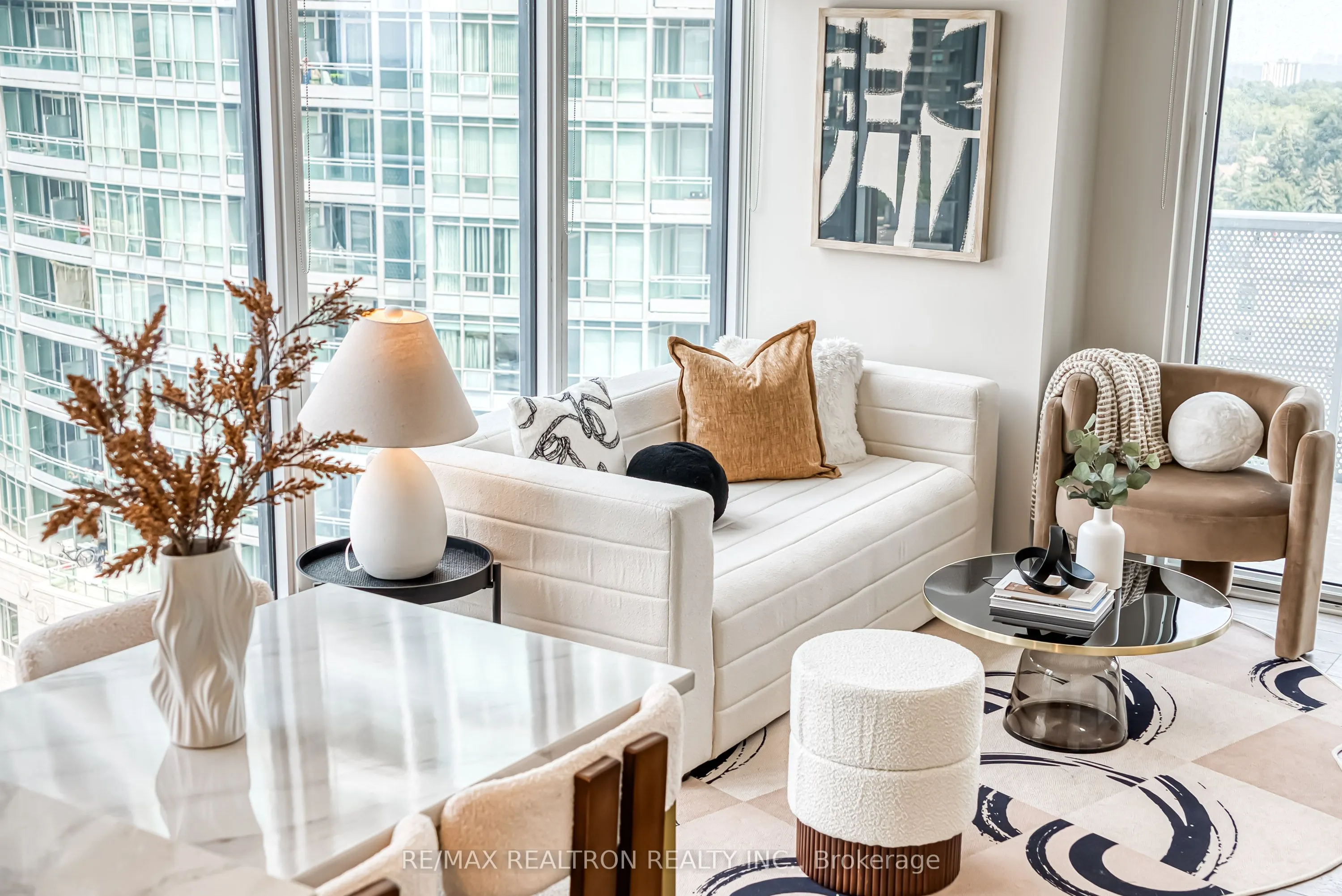 15 Holmes Avenue, #908