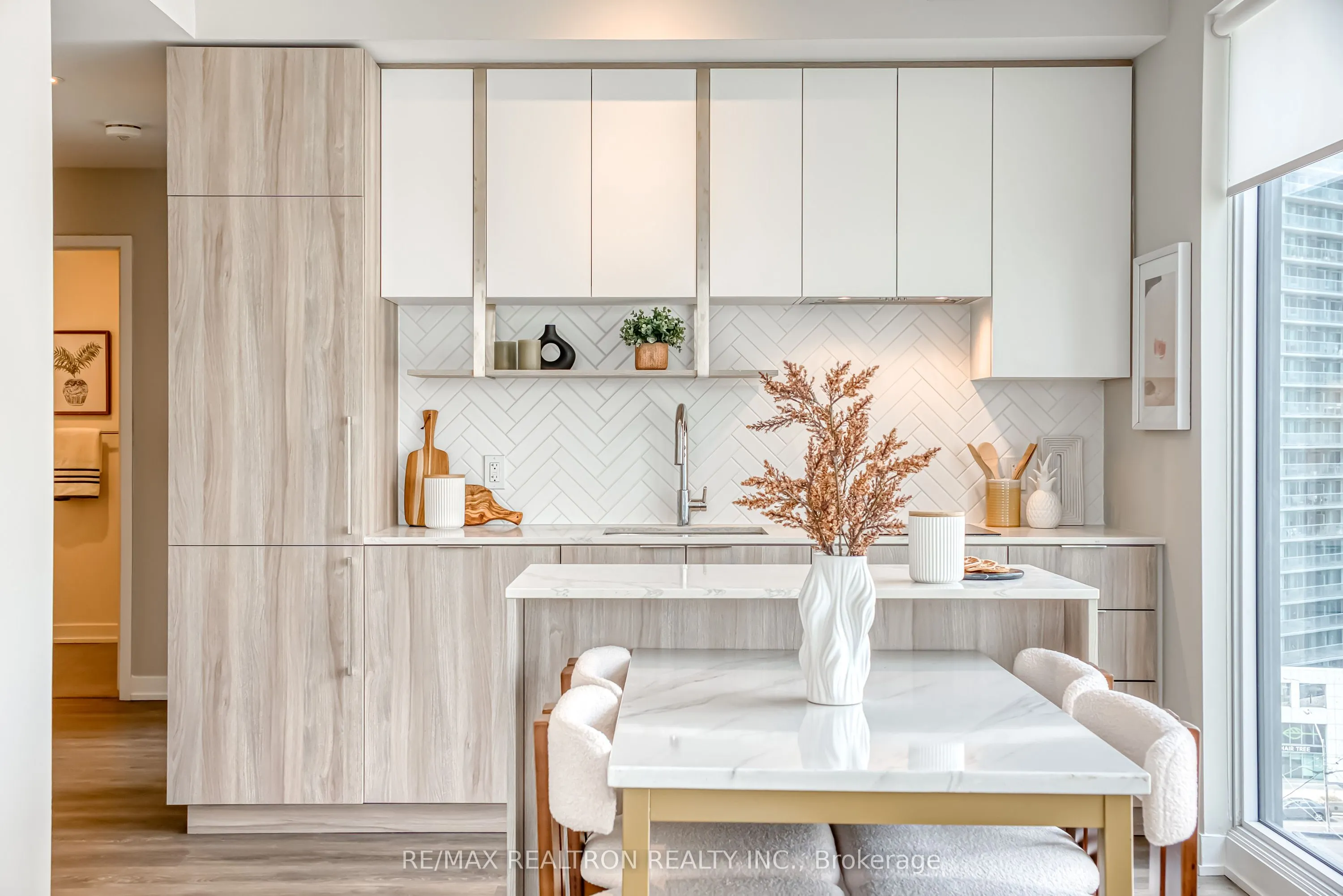 15 Holmes Avenue, #908