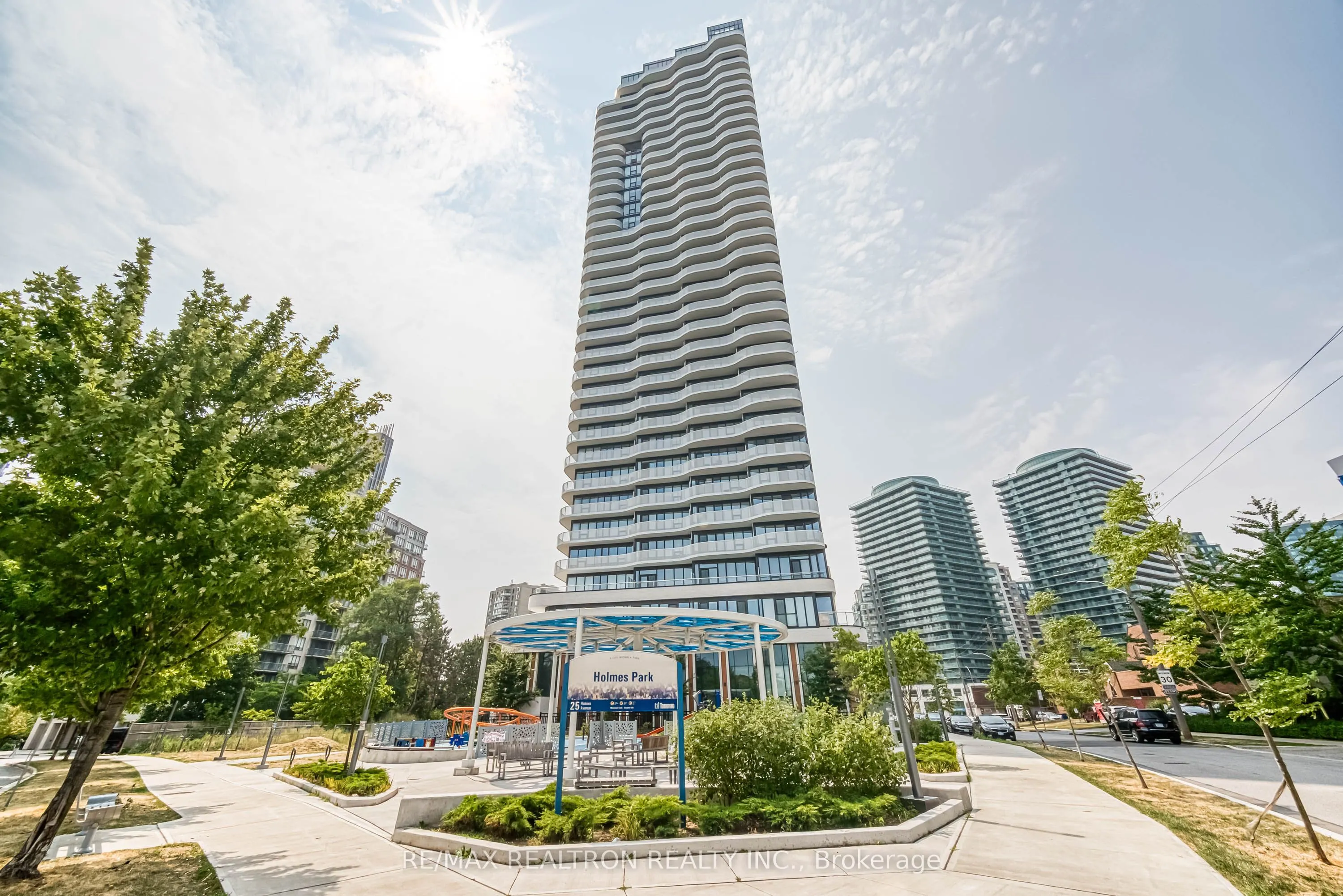 15 Holmes Avenue, #908