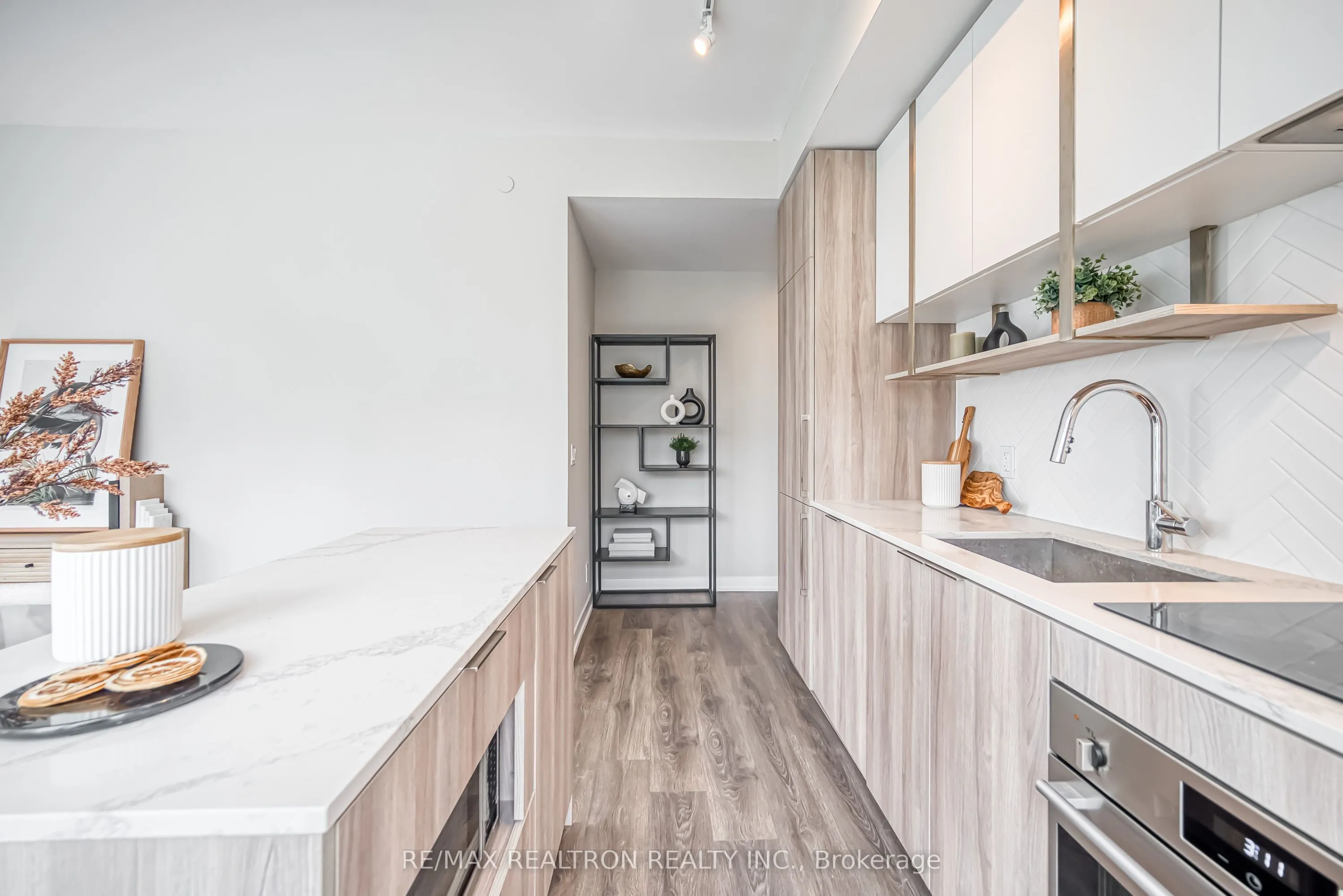 15 Holmes Avenue, #908