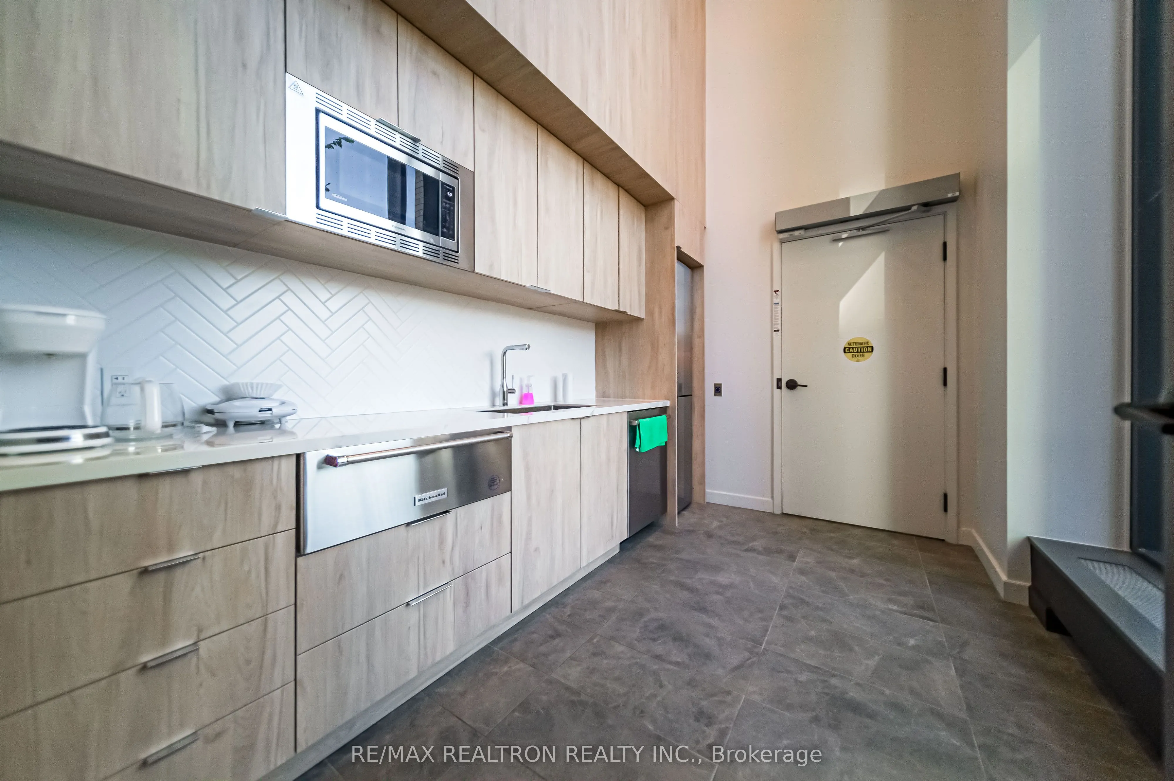 15 Holmes Avenue, #908