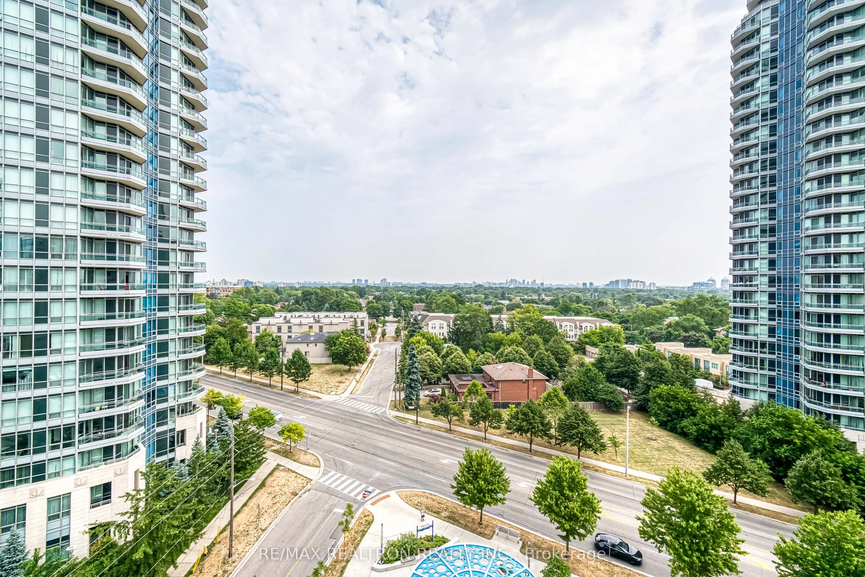 15 Holmes Avenue, #908