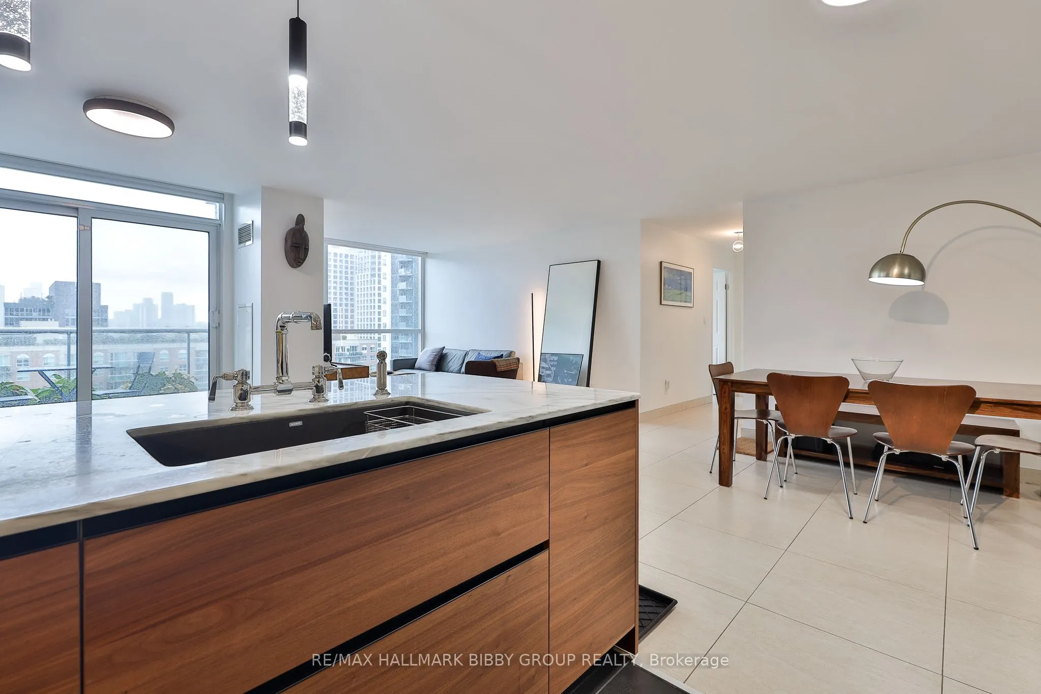 230 King Street E, #PH18