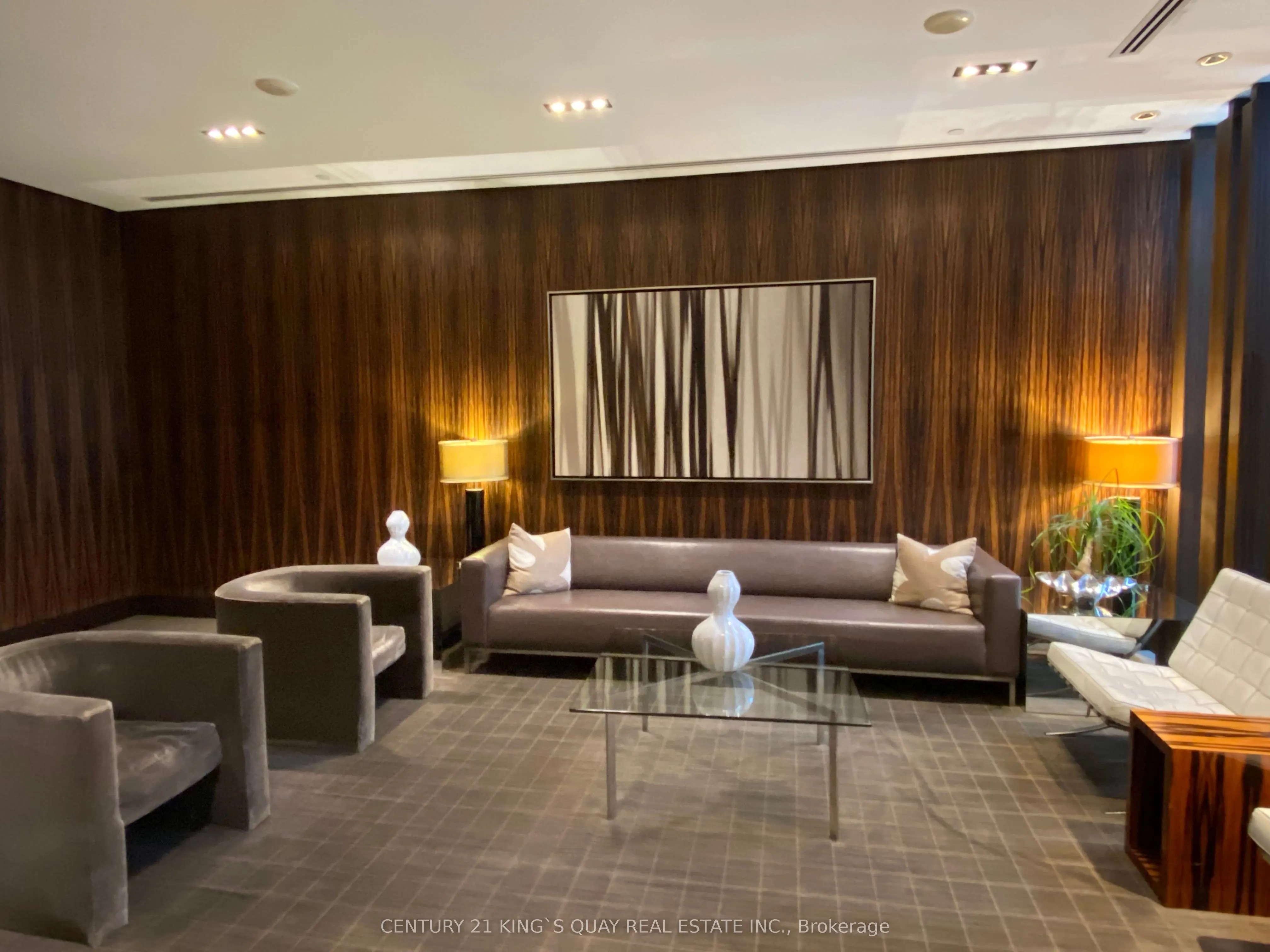 33 Lombard Street, #209