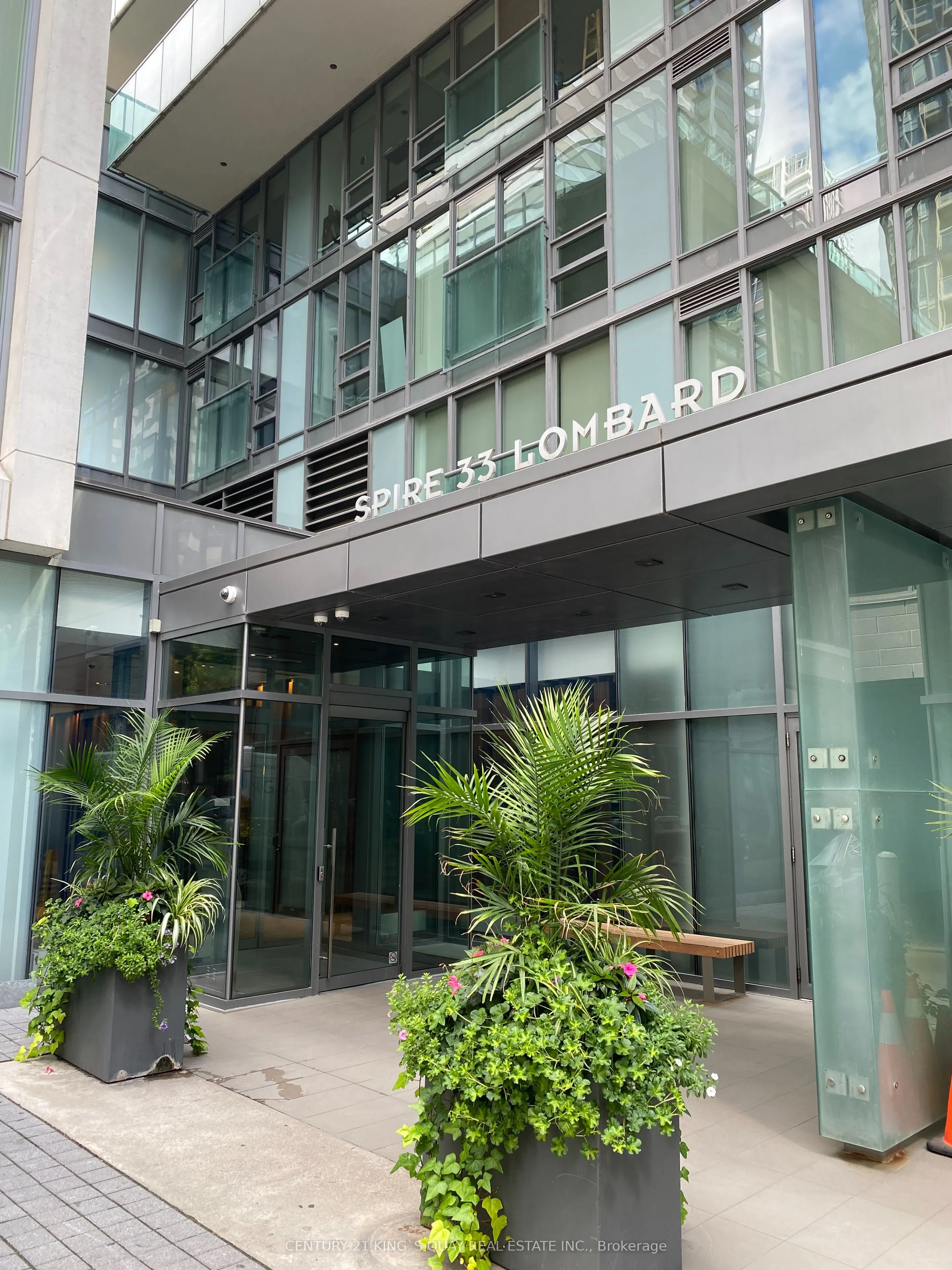 33 Lombard Street, #209