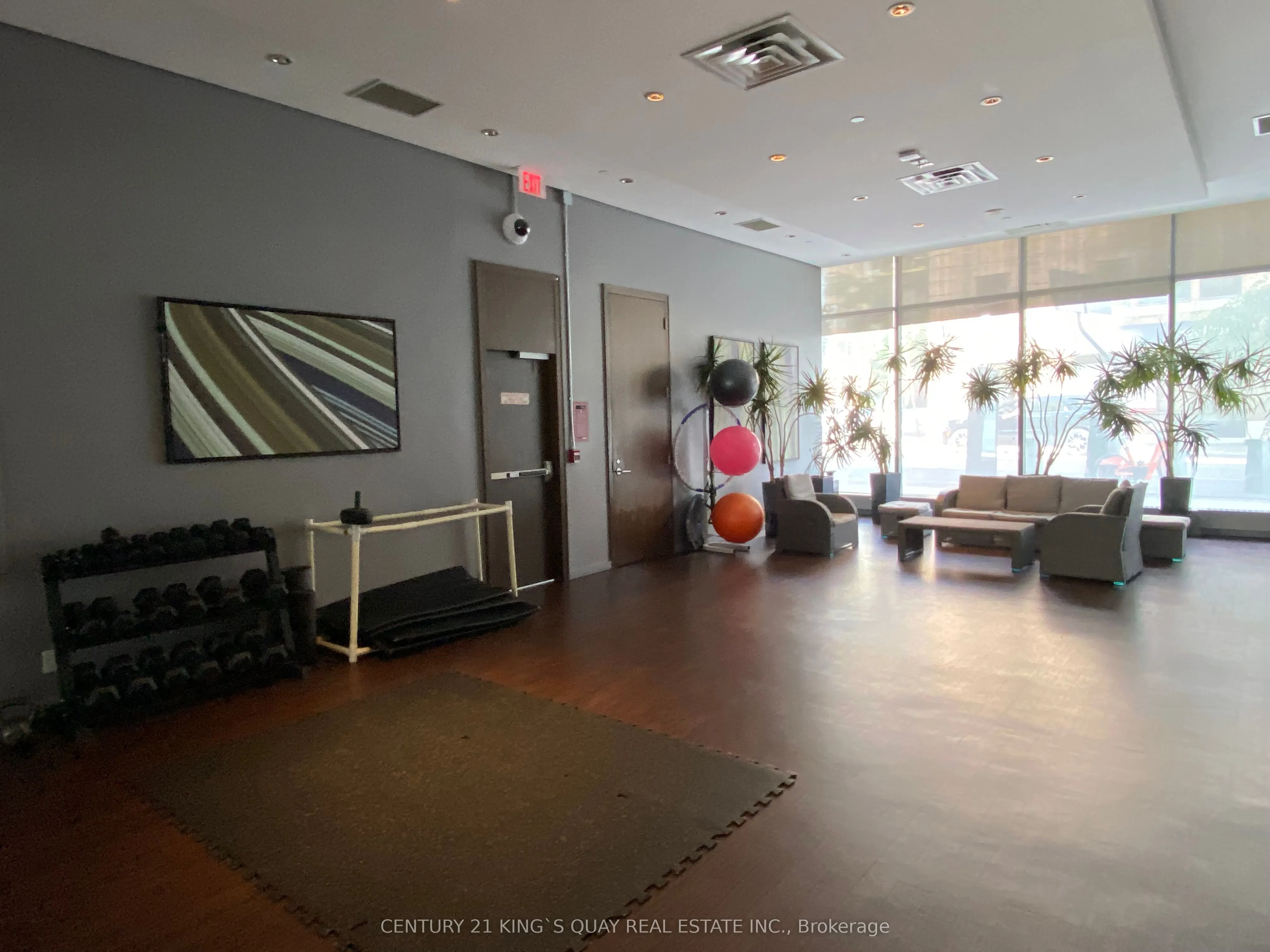 33 Lombard Street, #209