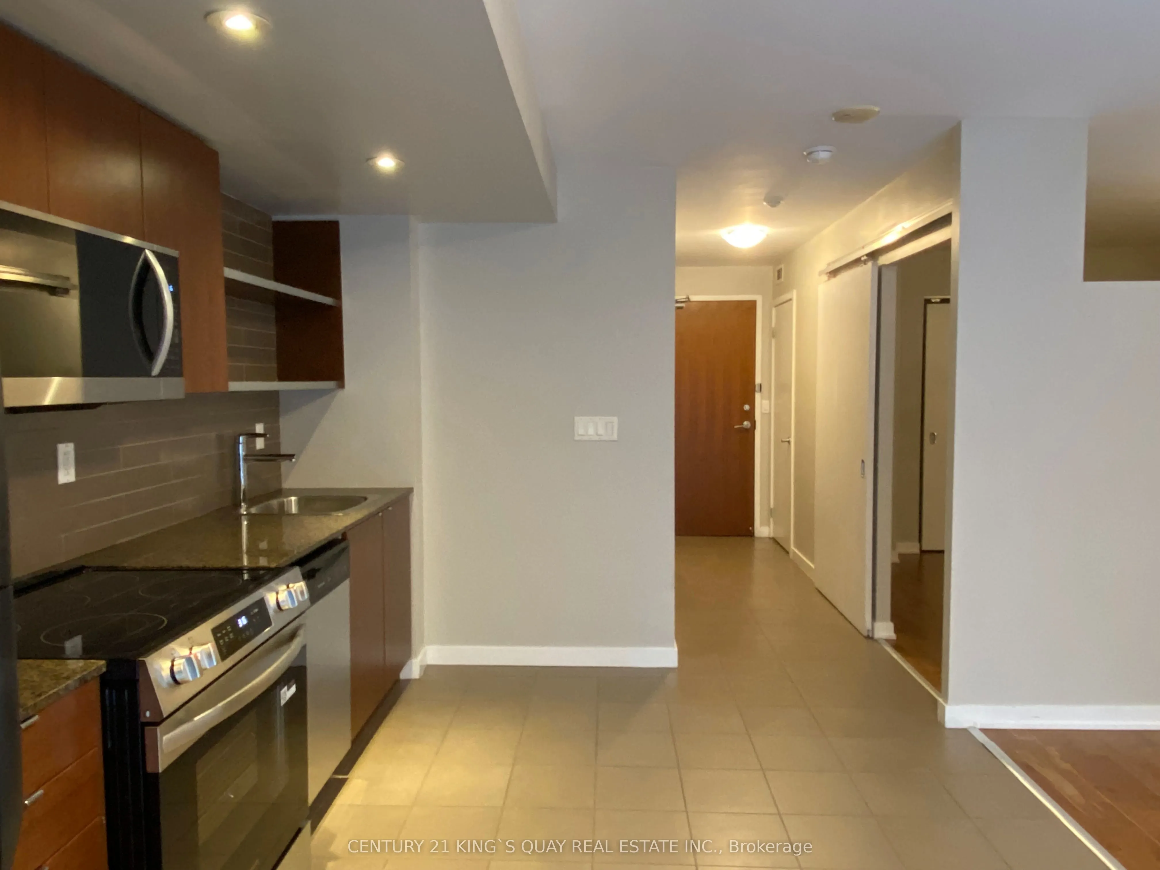 33 Lombard Street, #209