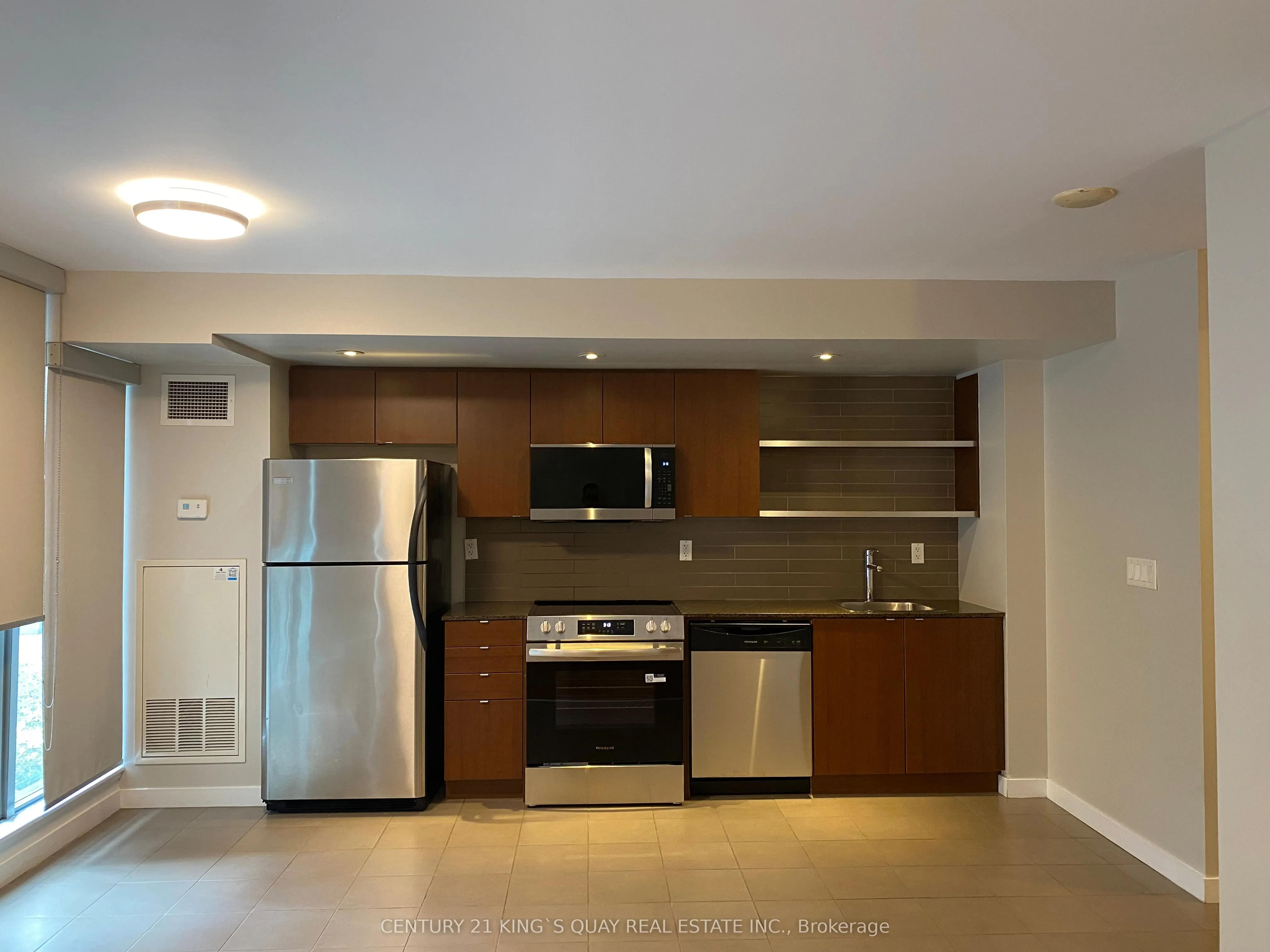 33 Lombard Street, #209