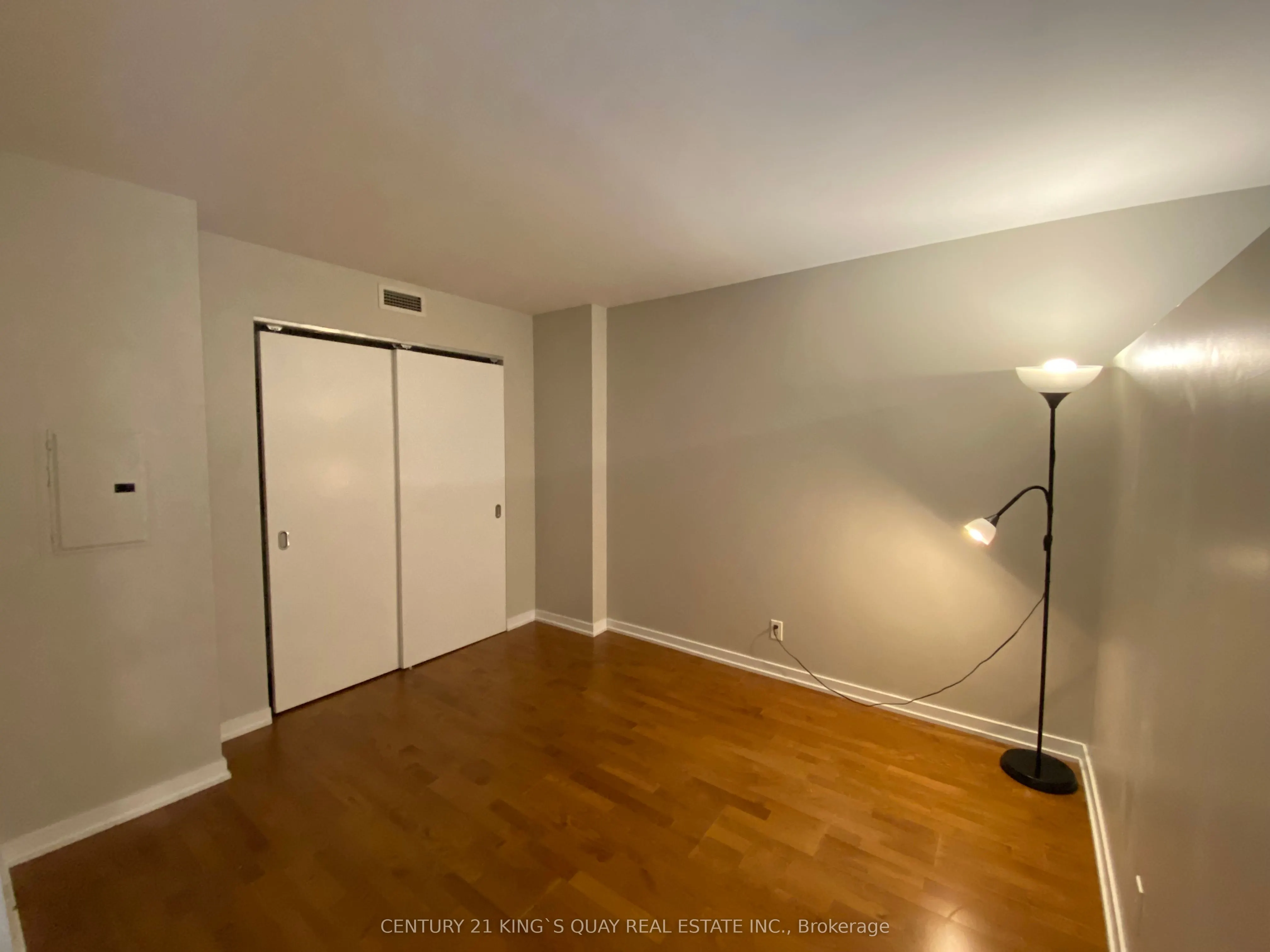33 Lombard Street, #209