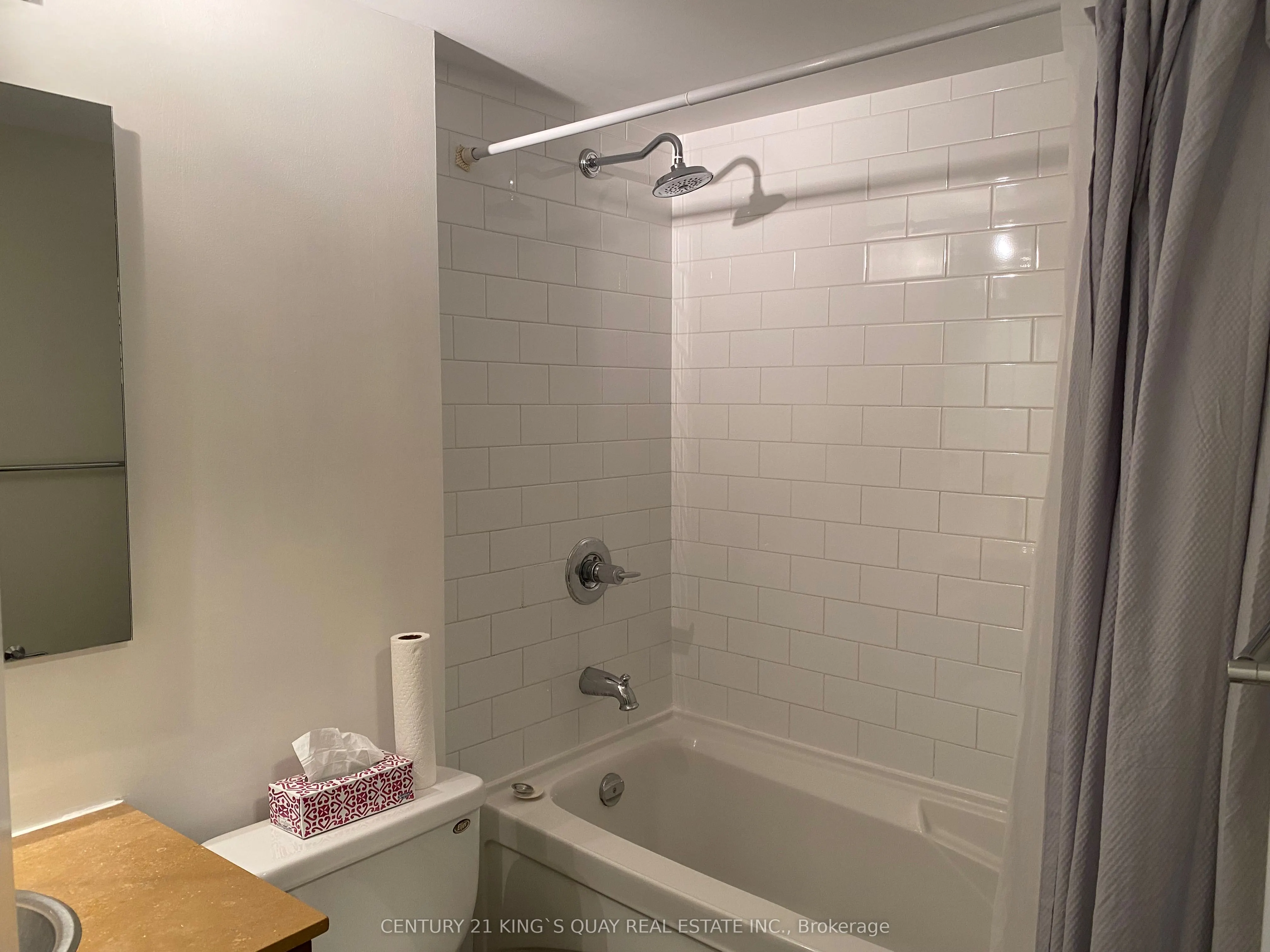 33 Lombard Street, #209