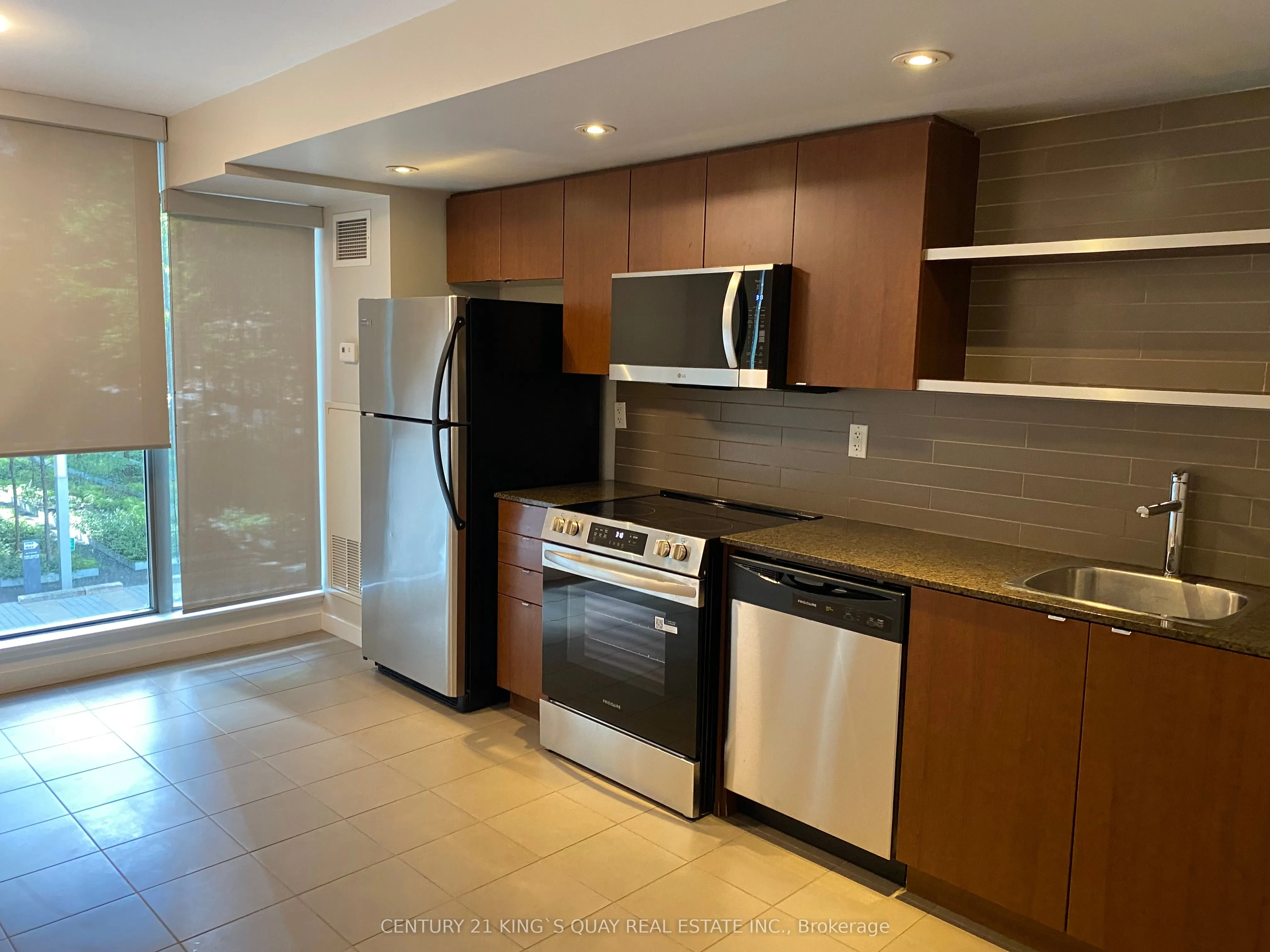 33 Lombard Street, #209