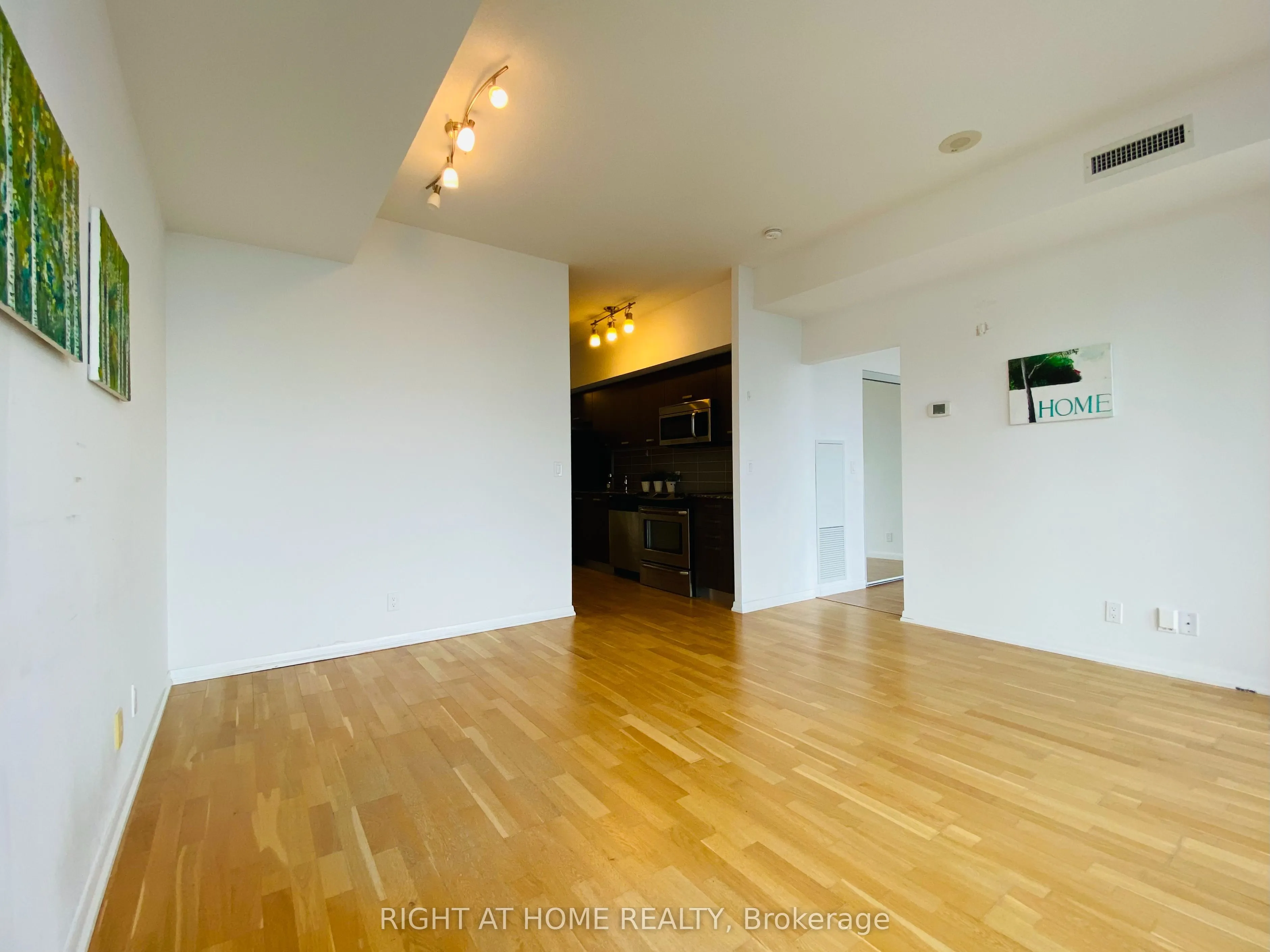832 Bay Street, #4506