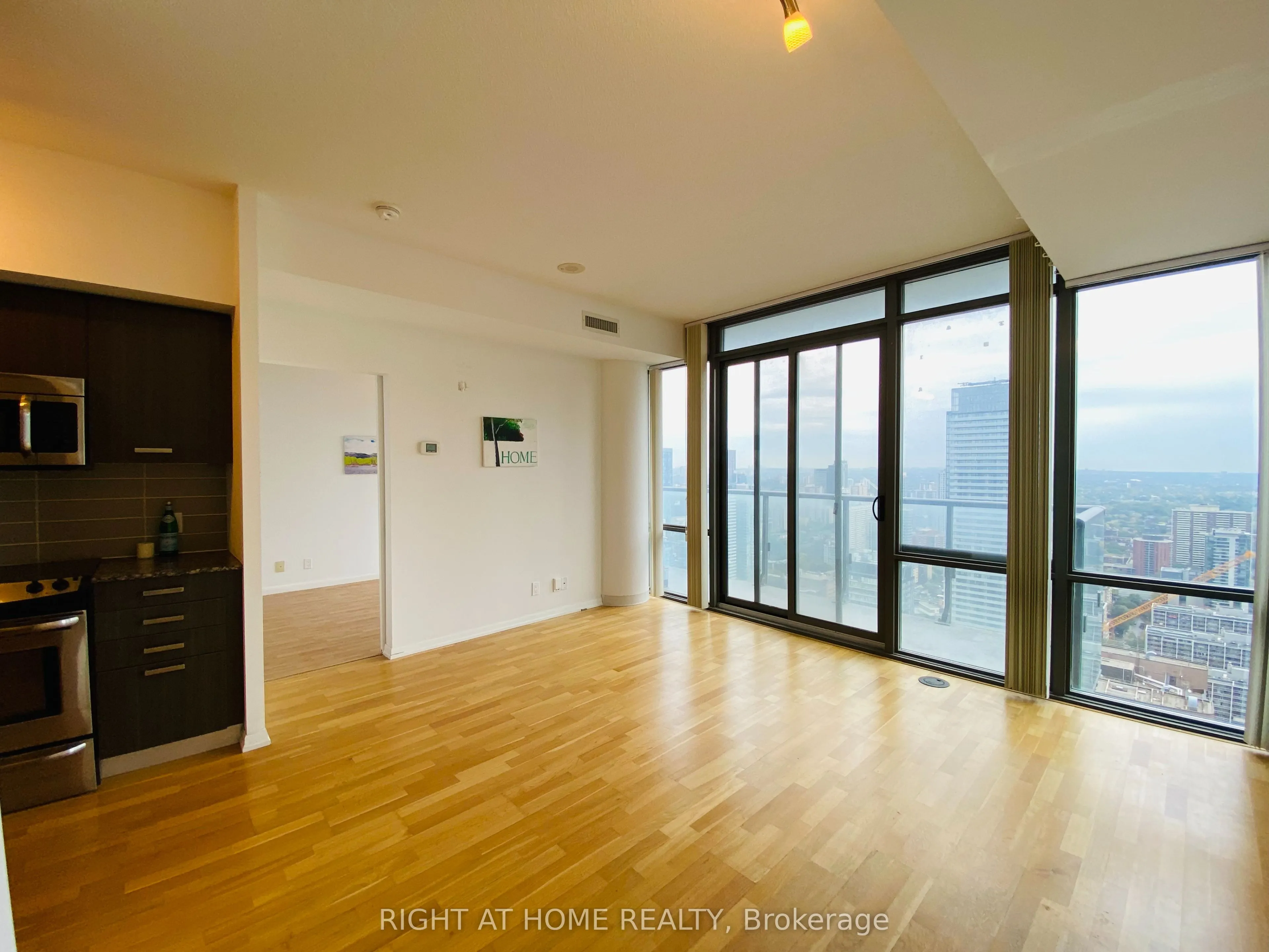 832 Bay Street, #4506