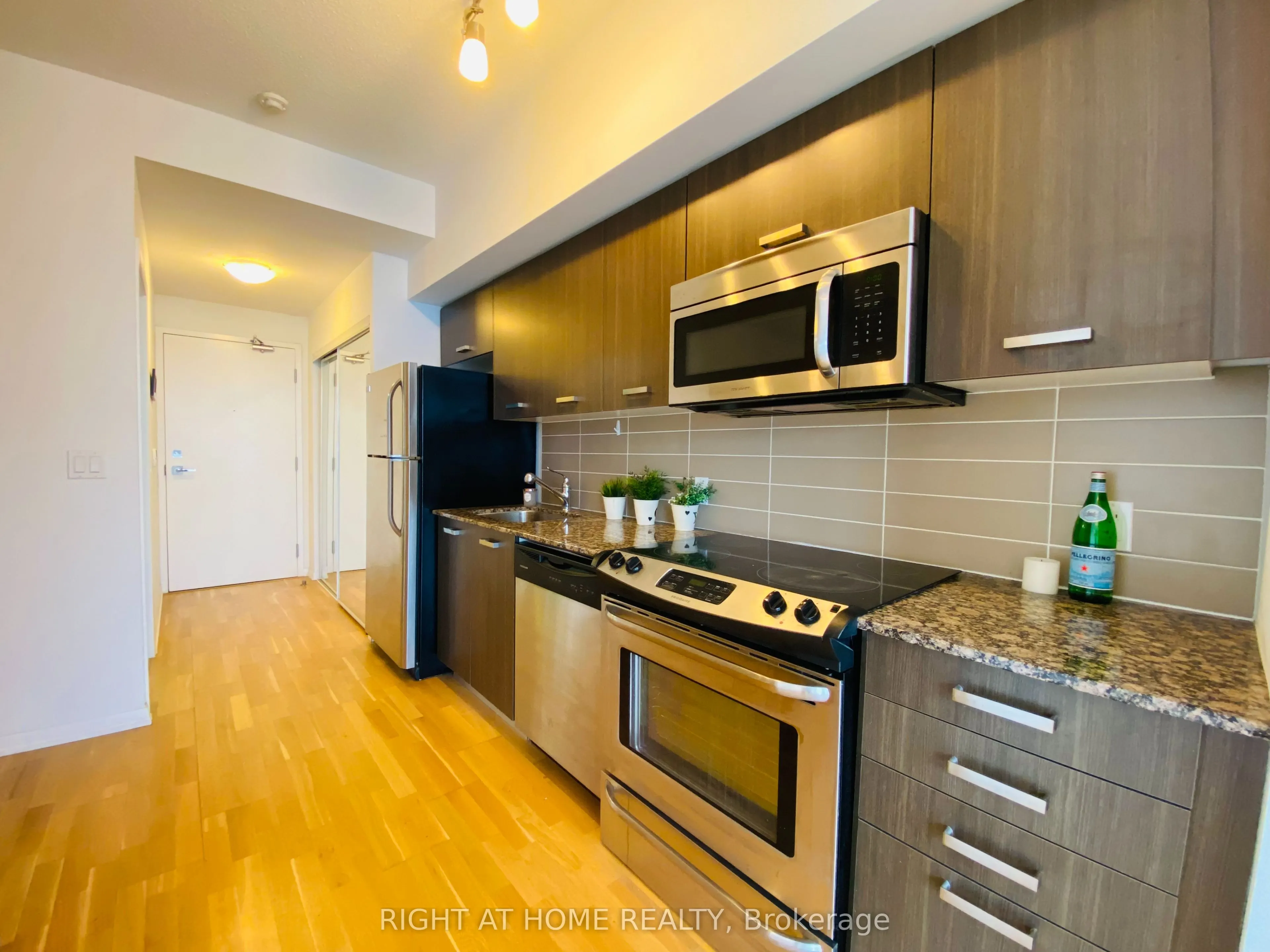 832 Bay Street, #4506