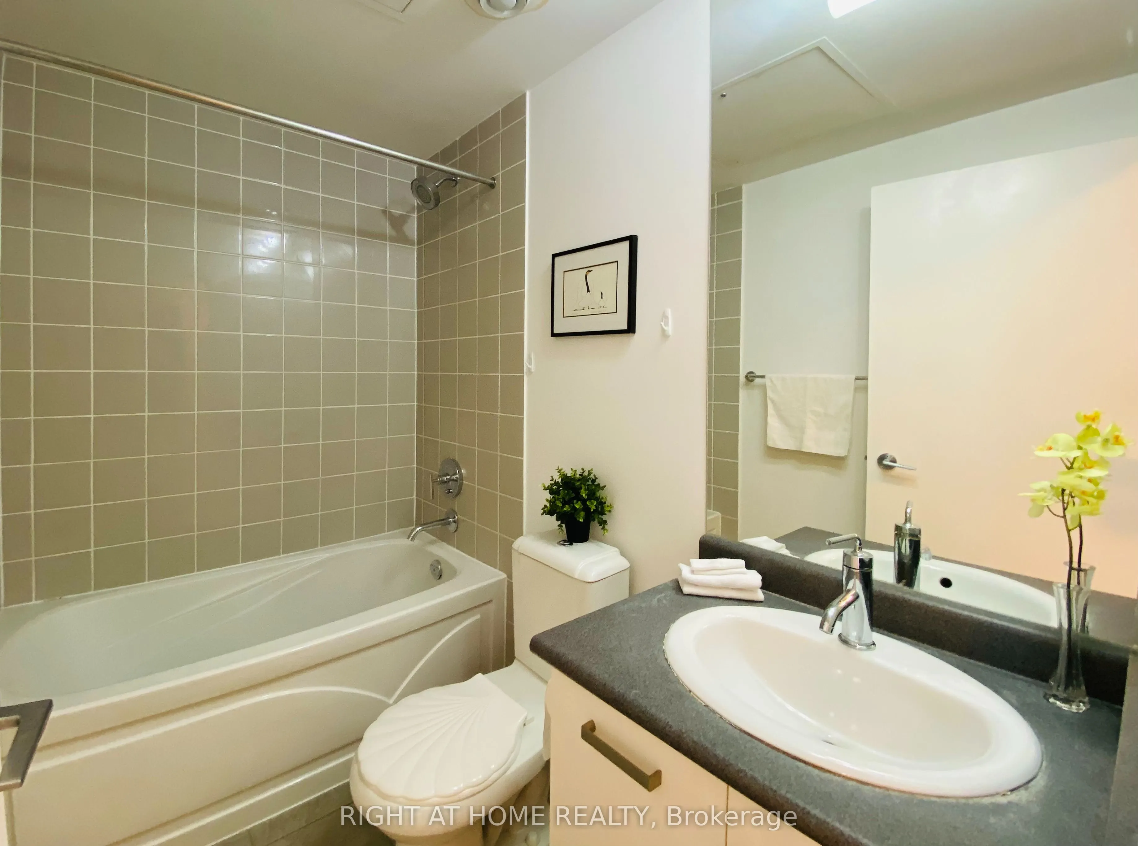 832 Bay Street, #4506