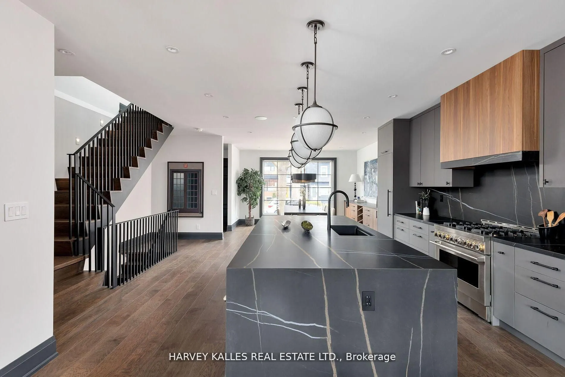498 Roxton Road