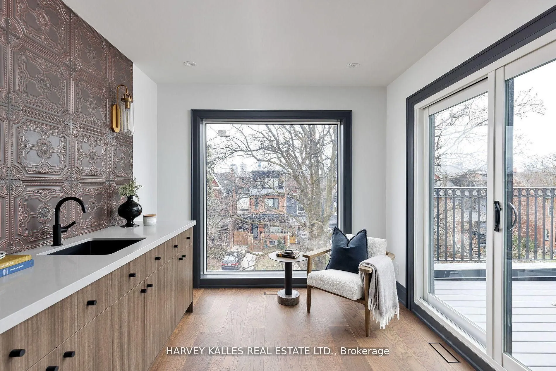 498 Roxton Road