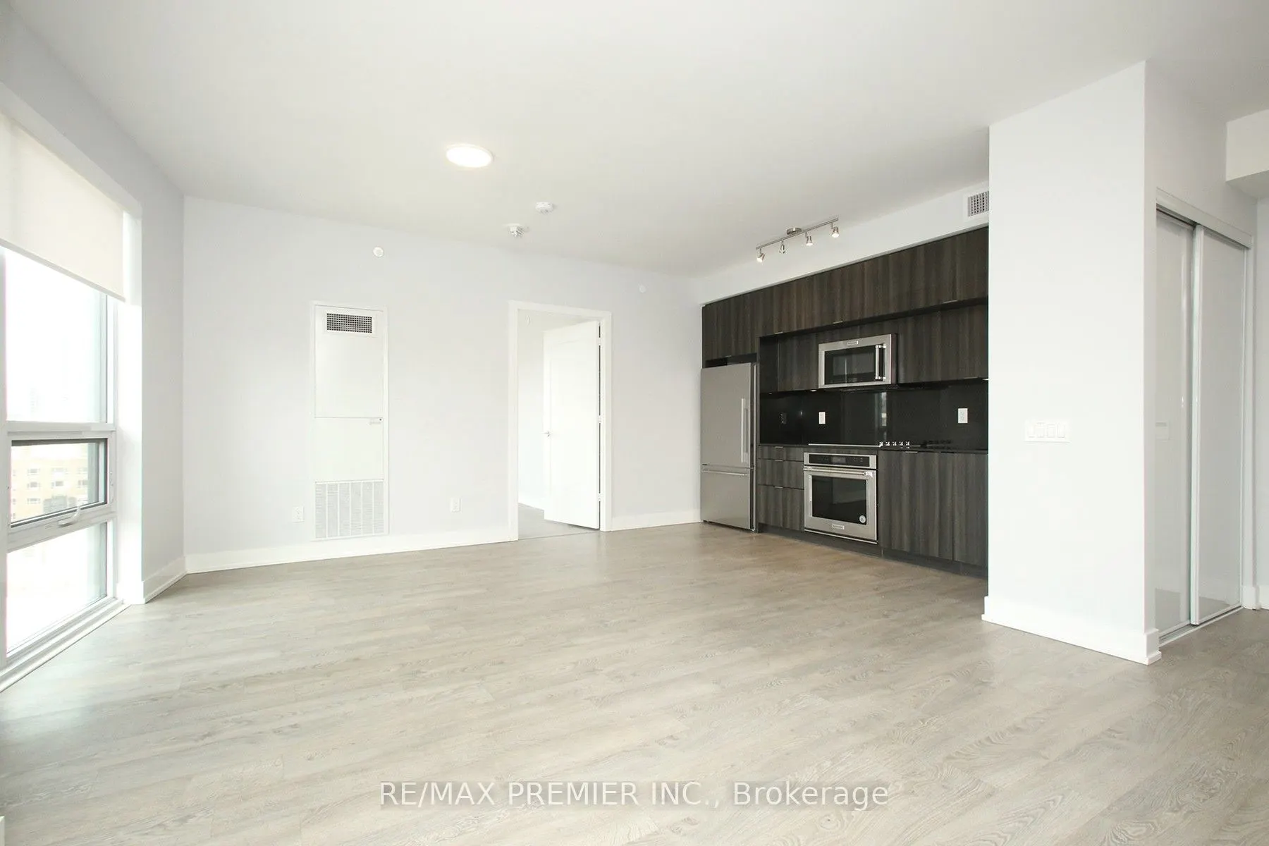 80 Vanauley Street, #906