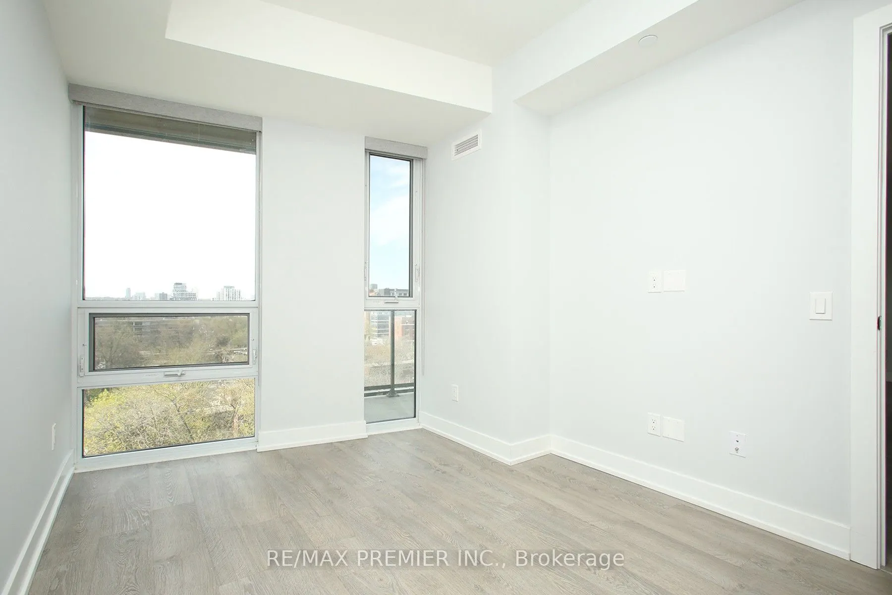 80 Vanauley Street, #906