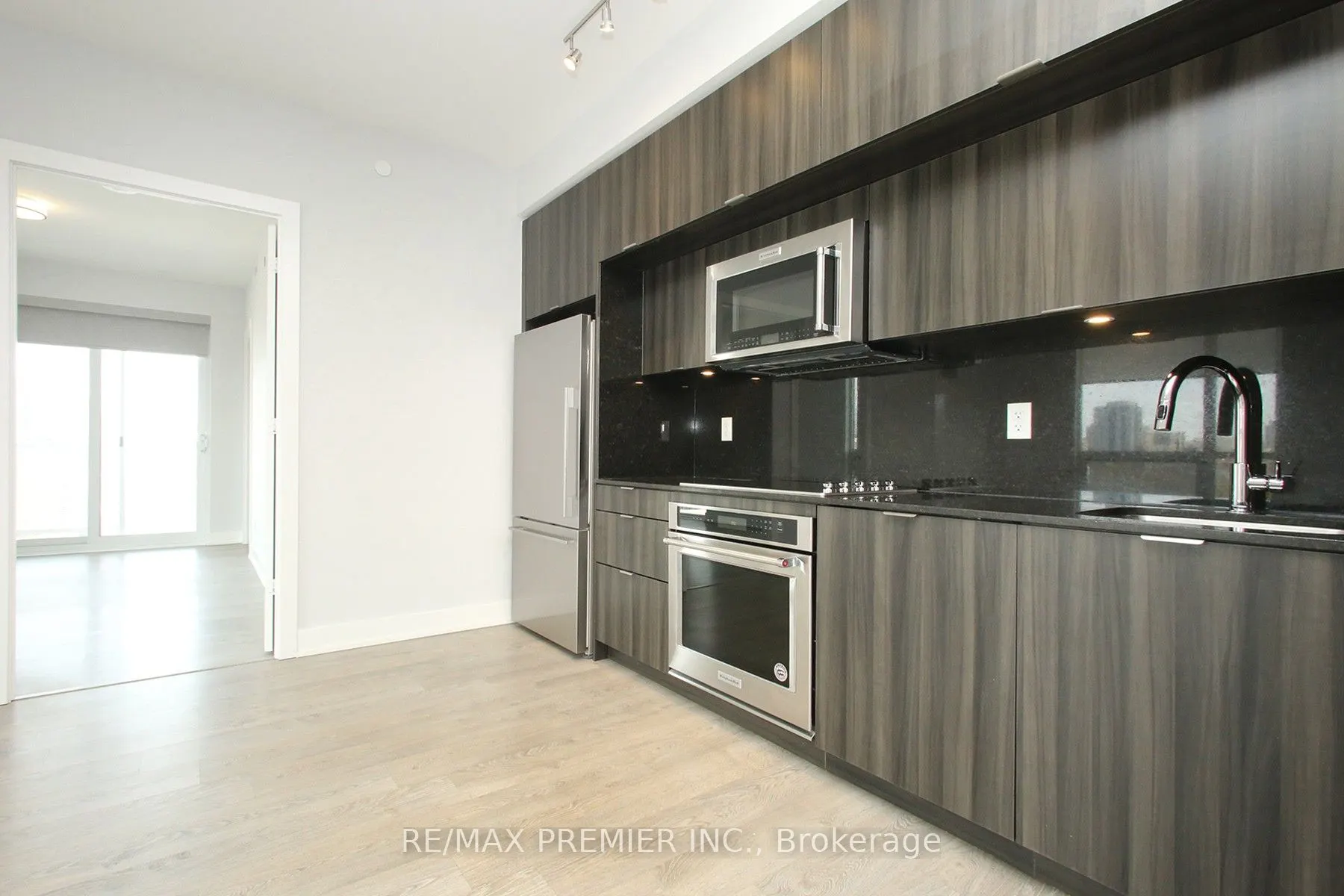 80 Vanauley Street, #906