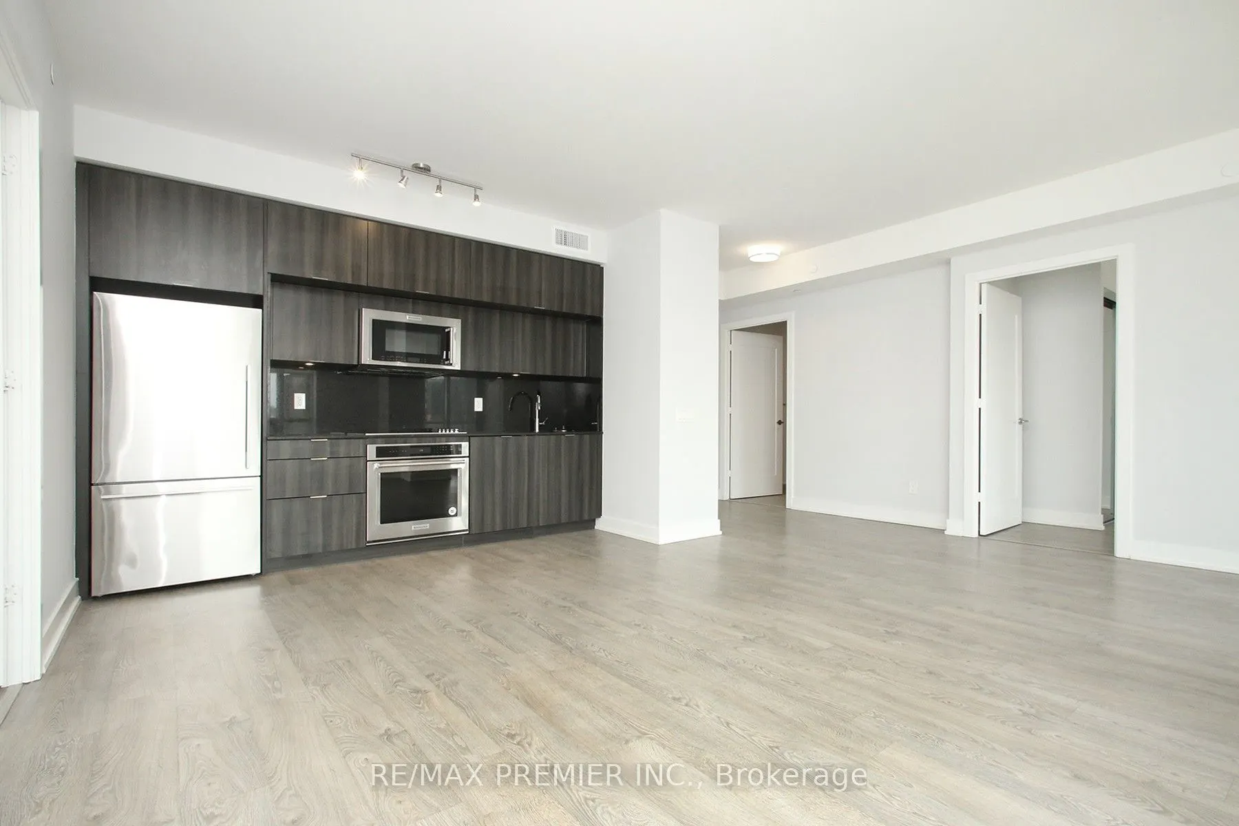 80 Vanauley Street, #906