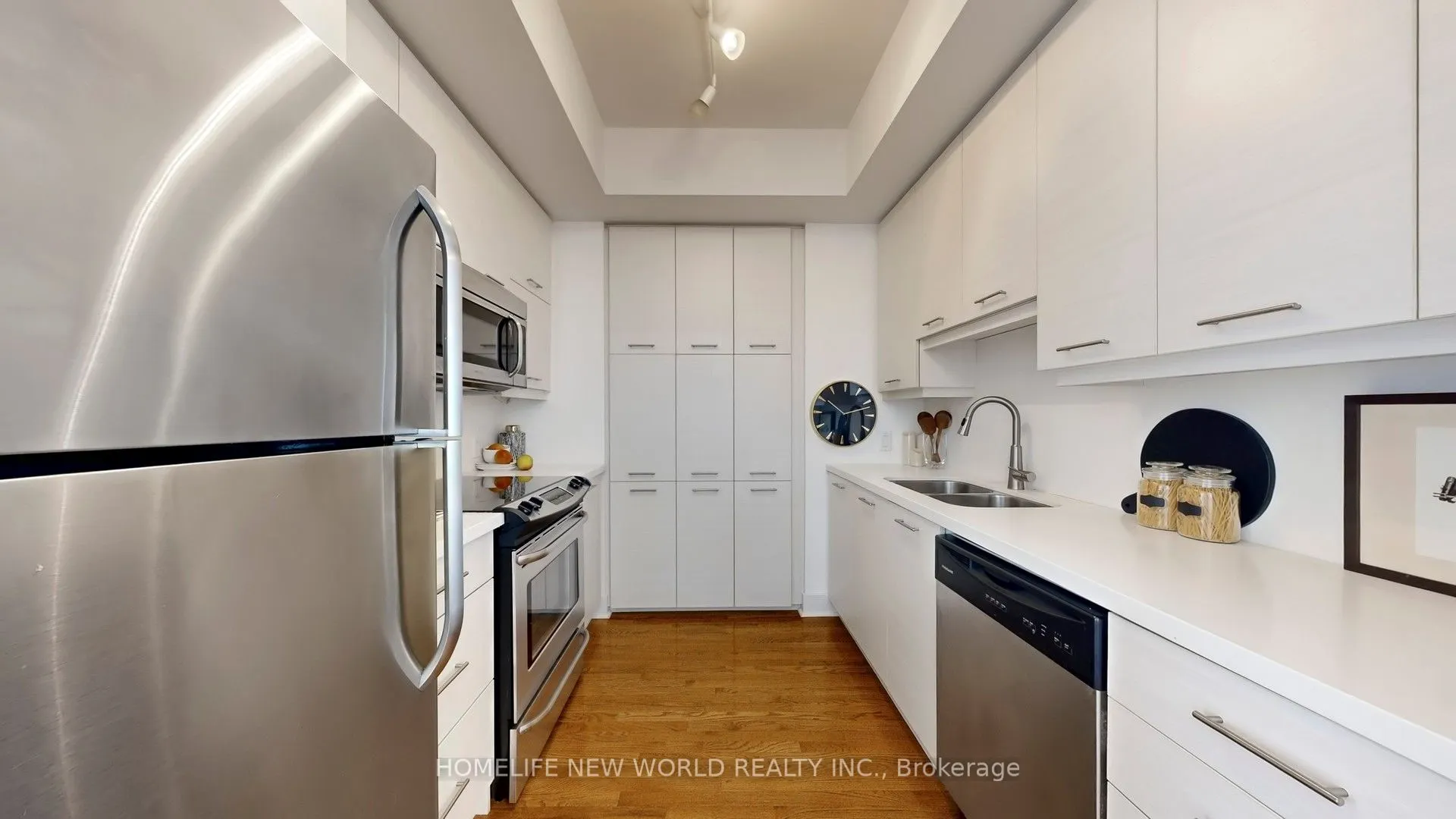 26 Norton Avenue, #401