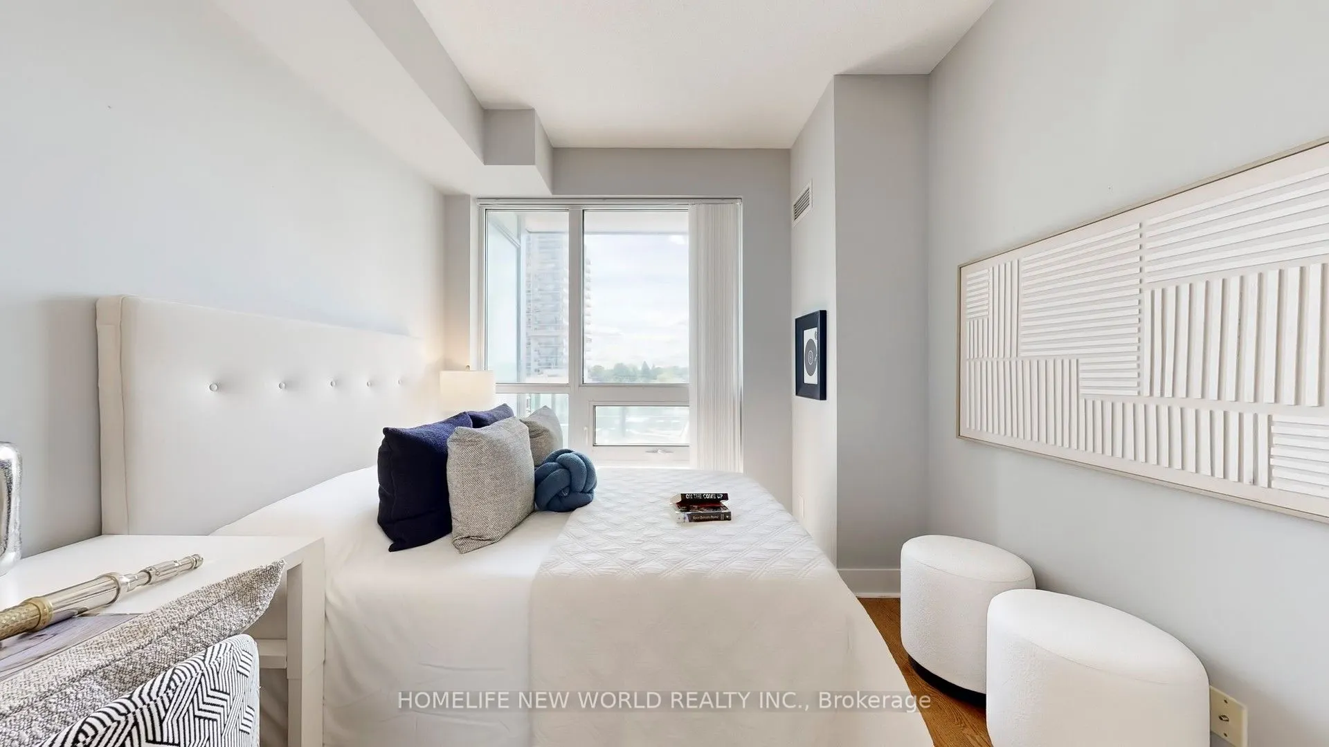26 Norton Avenue, #401