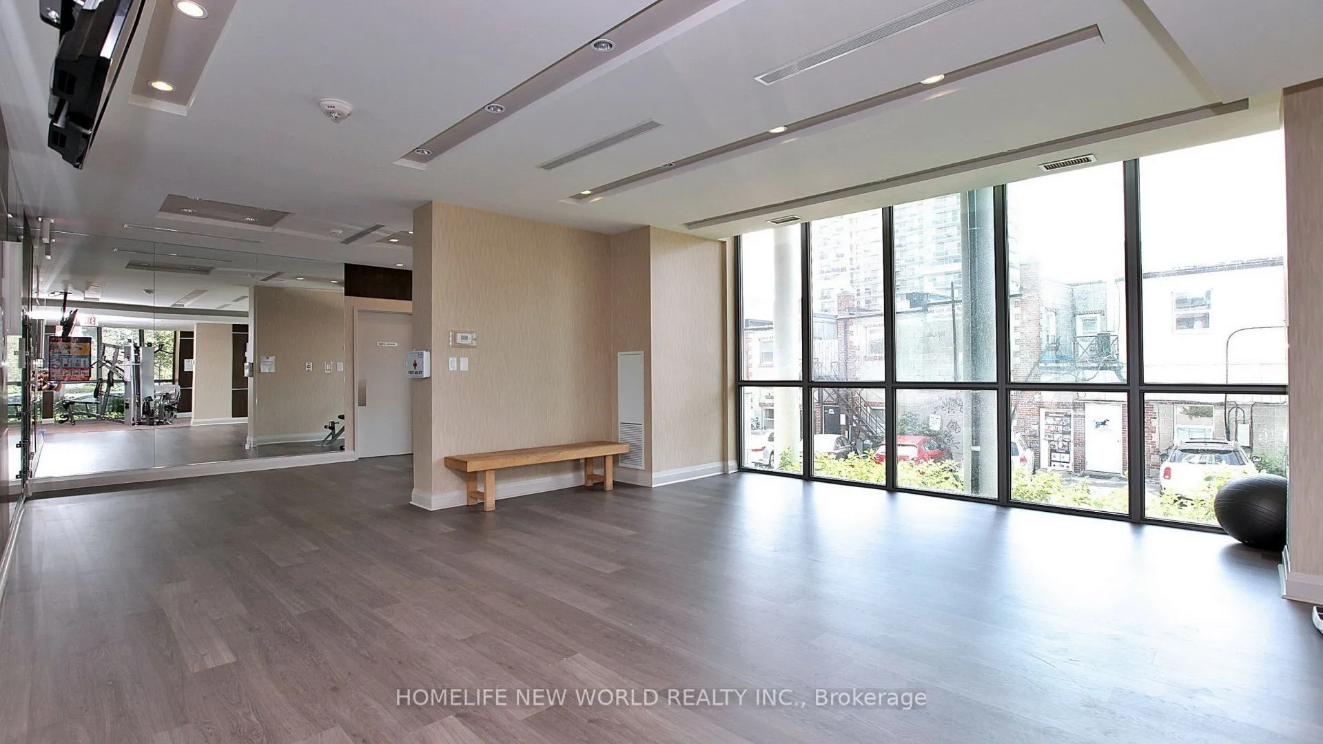 26 Norton Avenue, #401