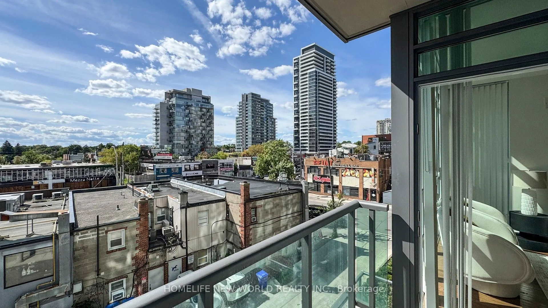 26 Norton Avenue, #401