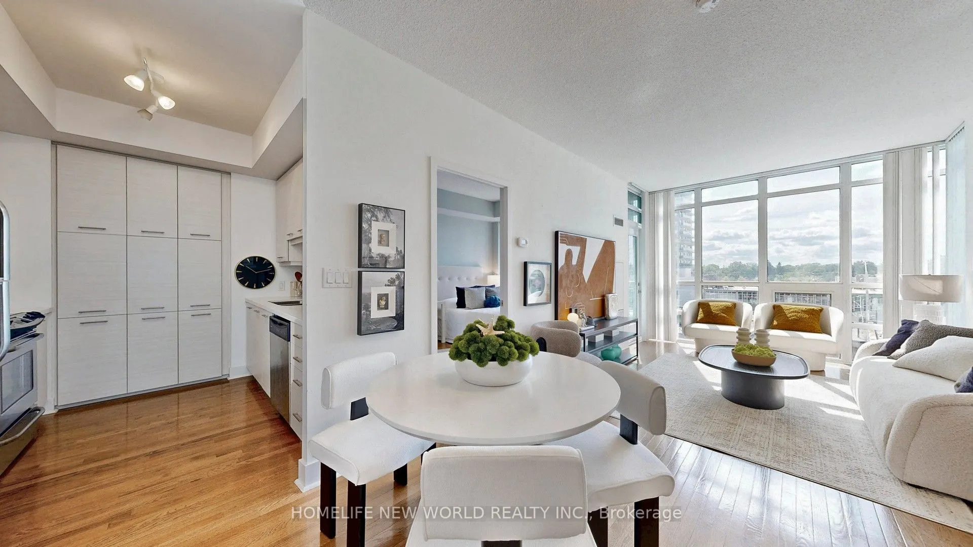 26 Norton Avenue, #401